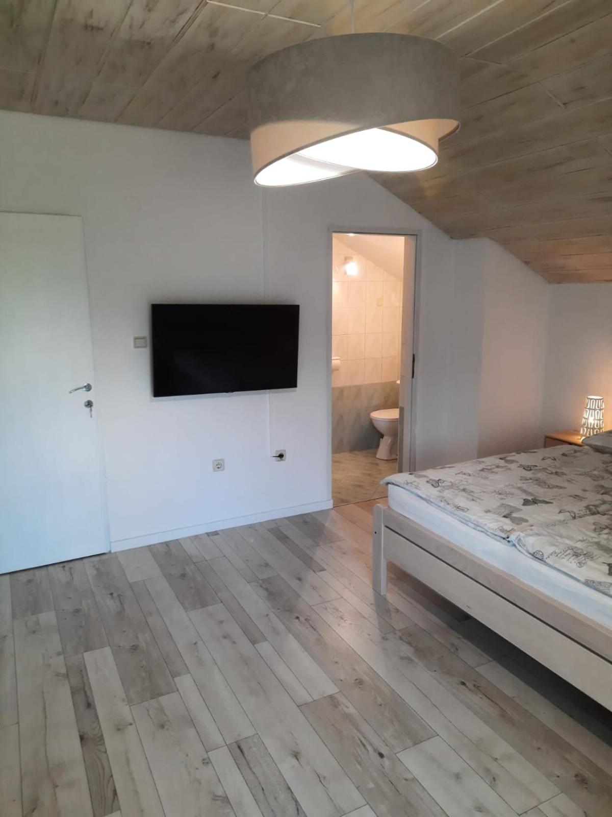 Photo 33