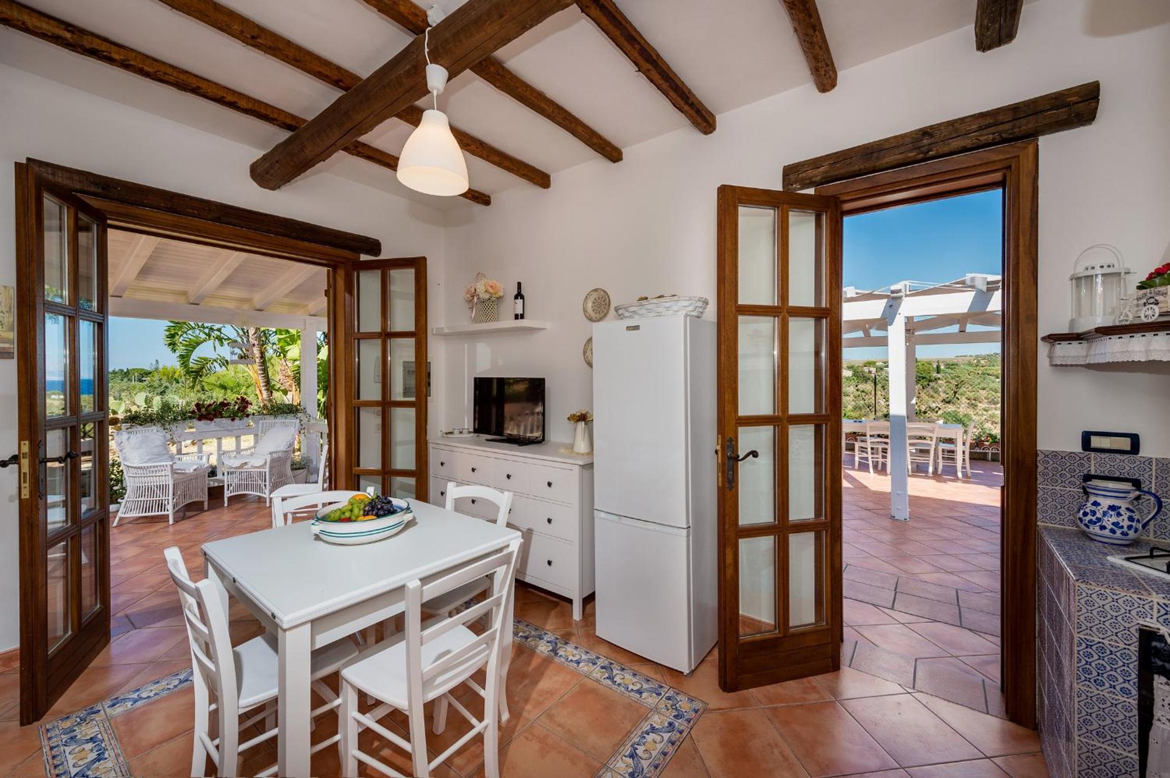 NUOVA Villa Intera Guidaloca view 2