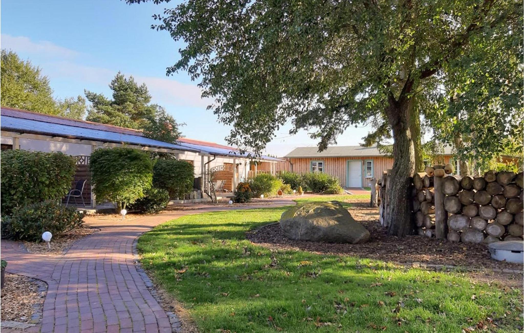Stunning Home In Fuhlendorf With Wifi