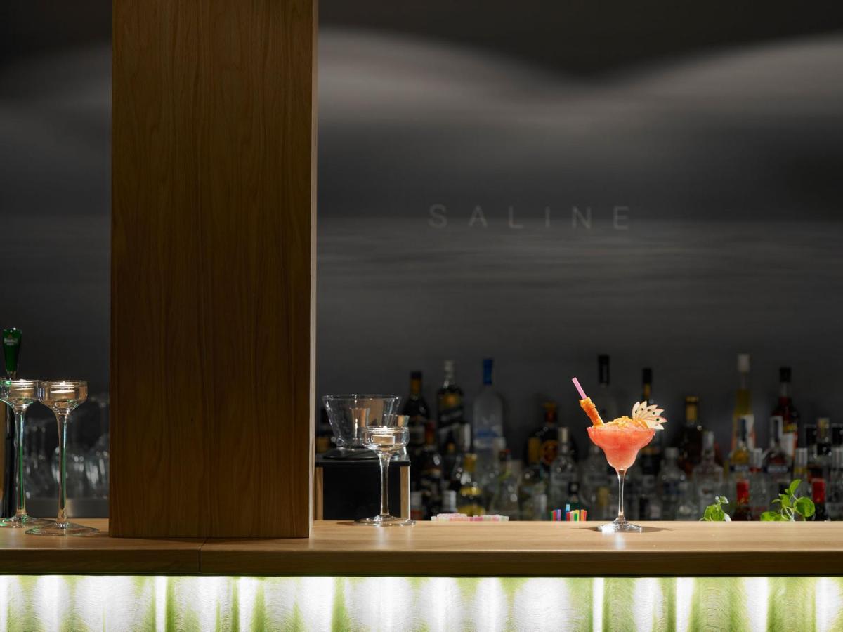bar