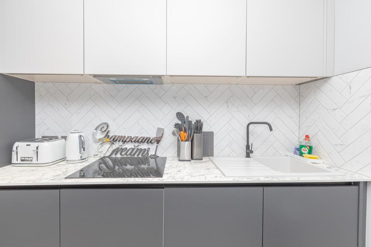 B-CENTRAL BRIGHTON LOCATIONI ONE BEDROOM FLAT I MINS WALK to LANES AND BRIGHTON BEACH