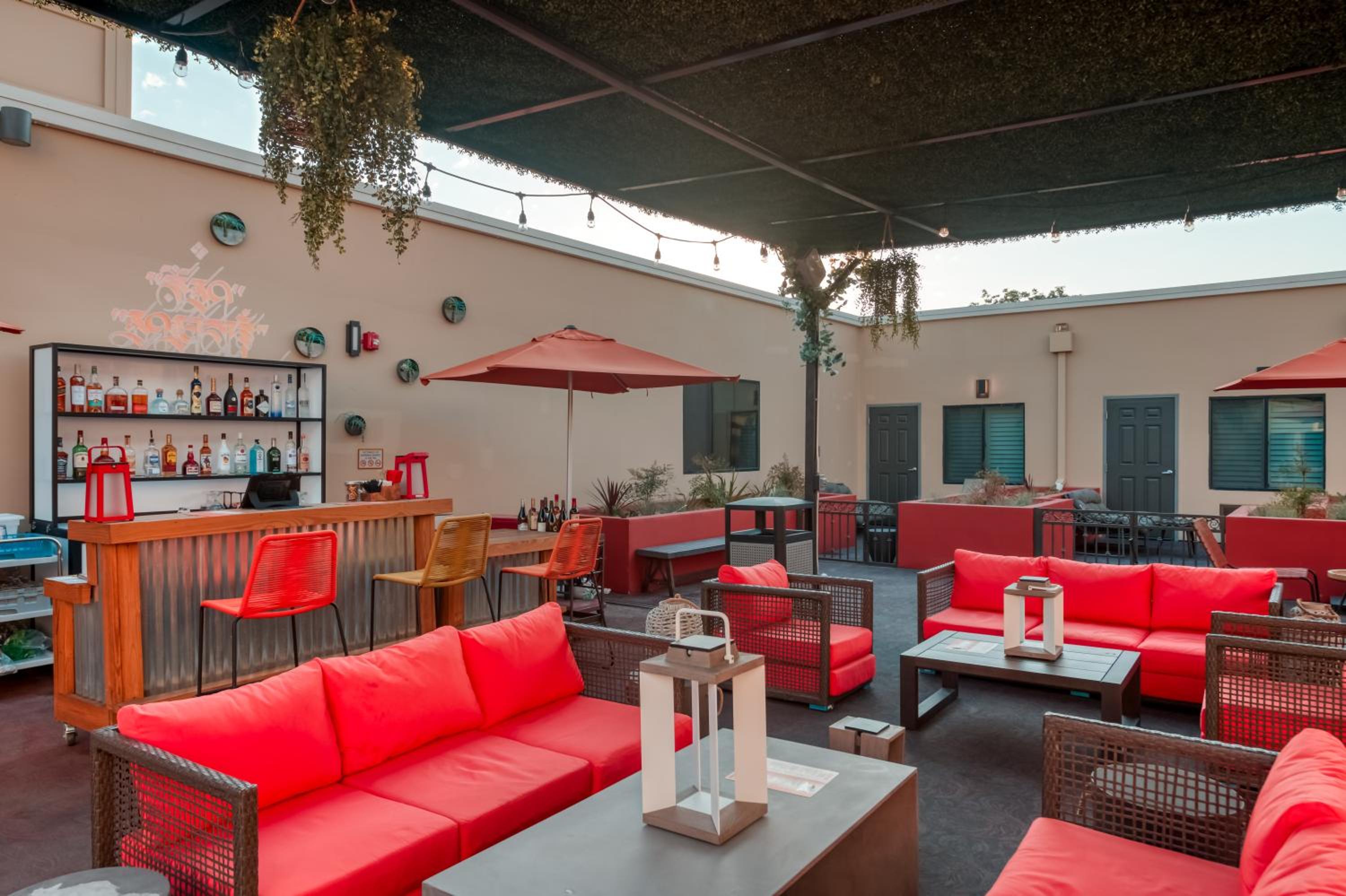 Hotel Lexen Newhall Santa Clarita - Near Six Flags Magic Mountain - Property Image 30