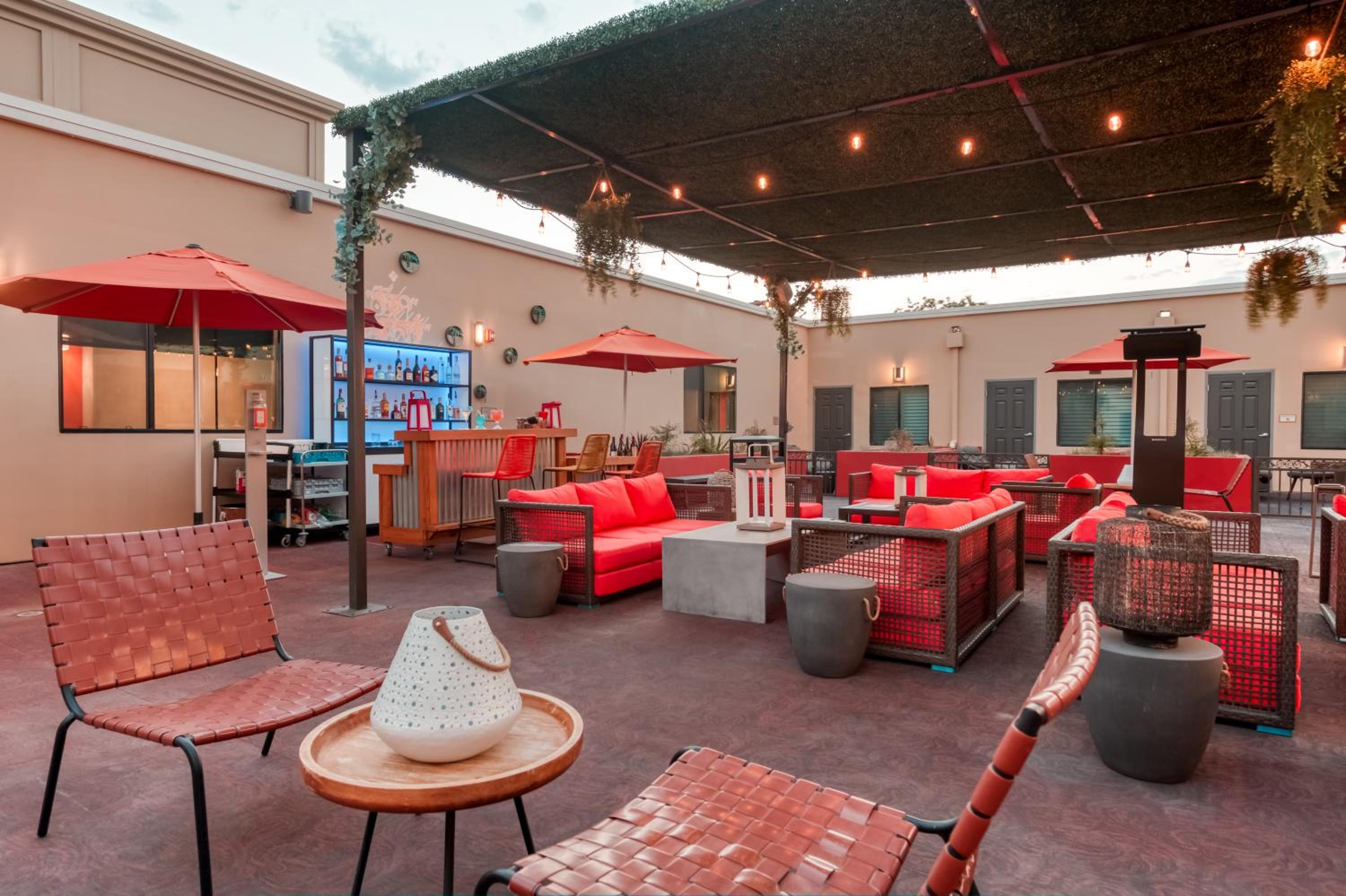 Hotel Lexen Newhall Santa Clarita - Near Six Flags Magic Mountain - Property Image 23