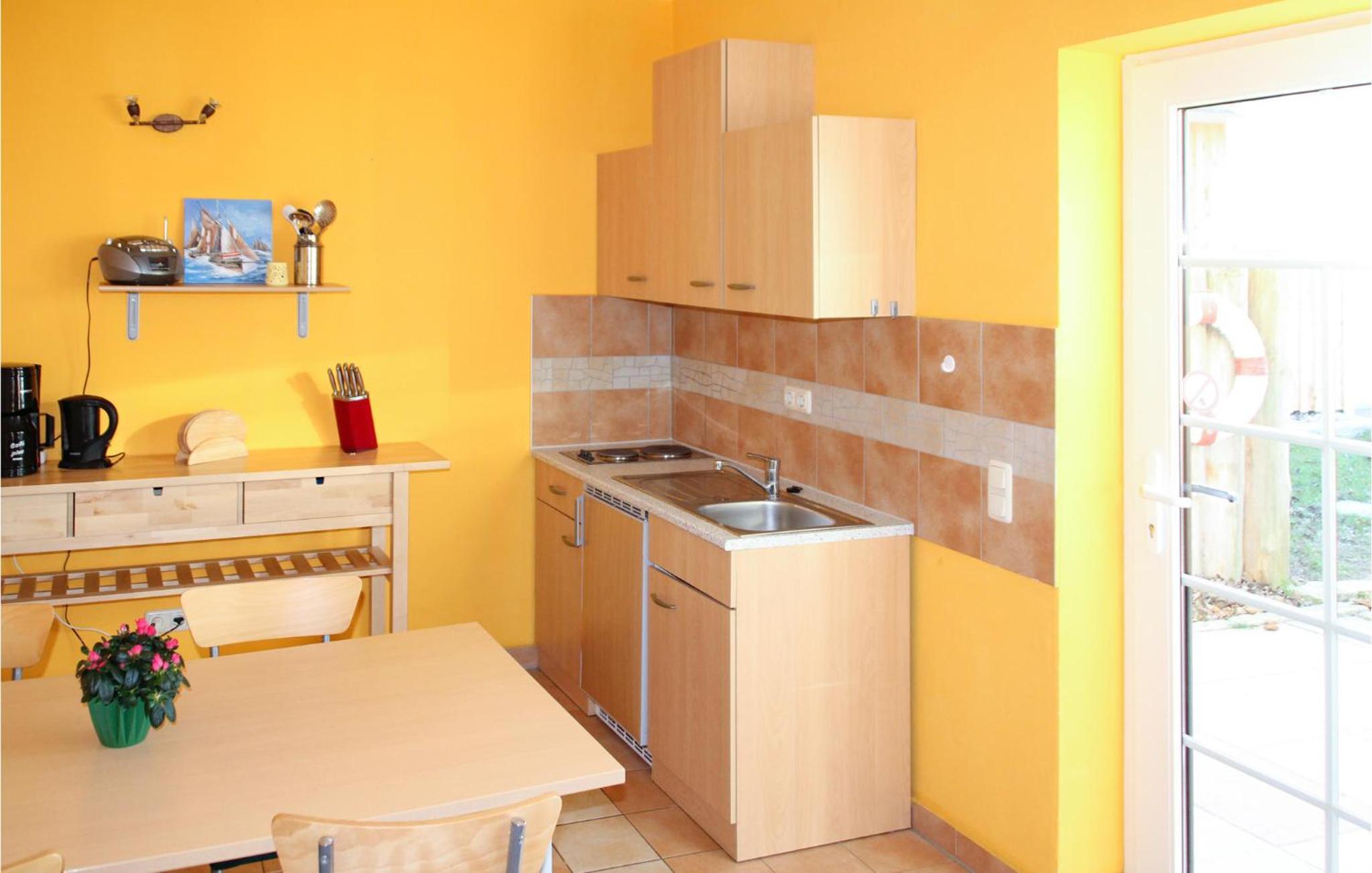 2 Bedroom Lovely Home In Fuhlendorf