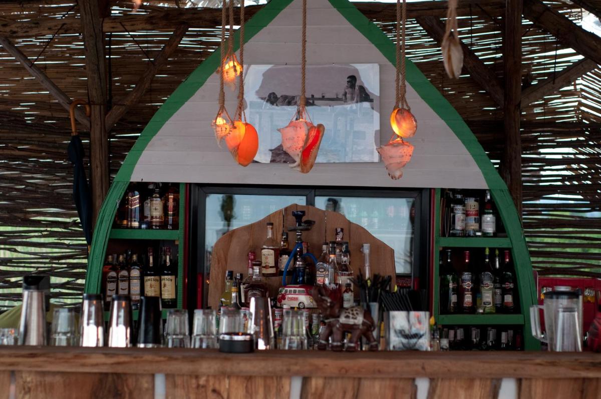 bar
