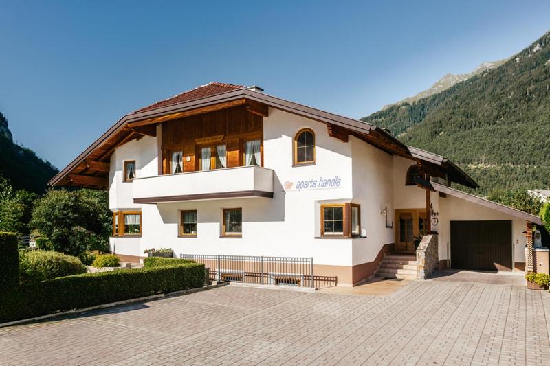 Aparts Handle und Haus Bergblick view 3