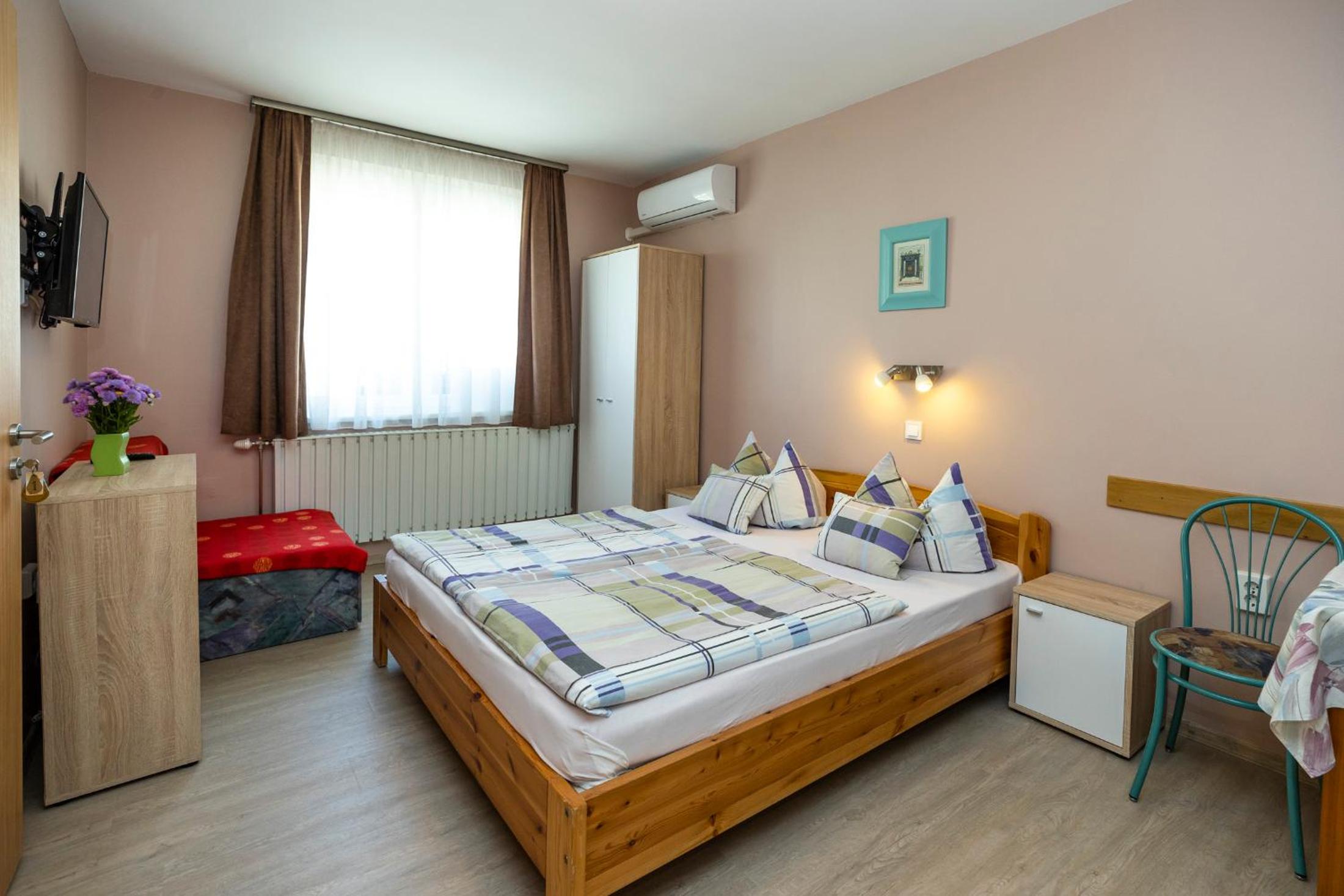 Cecey Apartman view 3