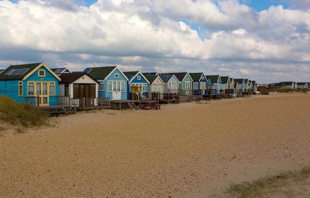 Stargazing Beach Hut on Mudeford Sandbank with wake up sea views view 4