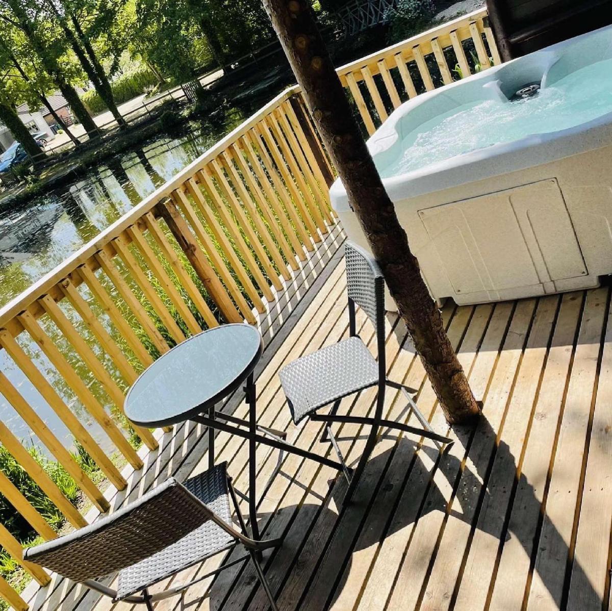 Otter 4 Hot Tub - HuntersMoon-Warminster-Bath-Salisbury view 3