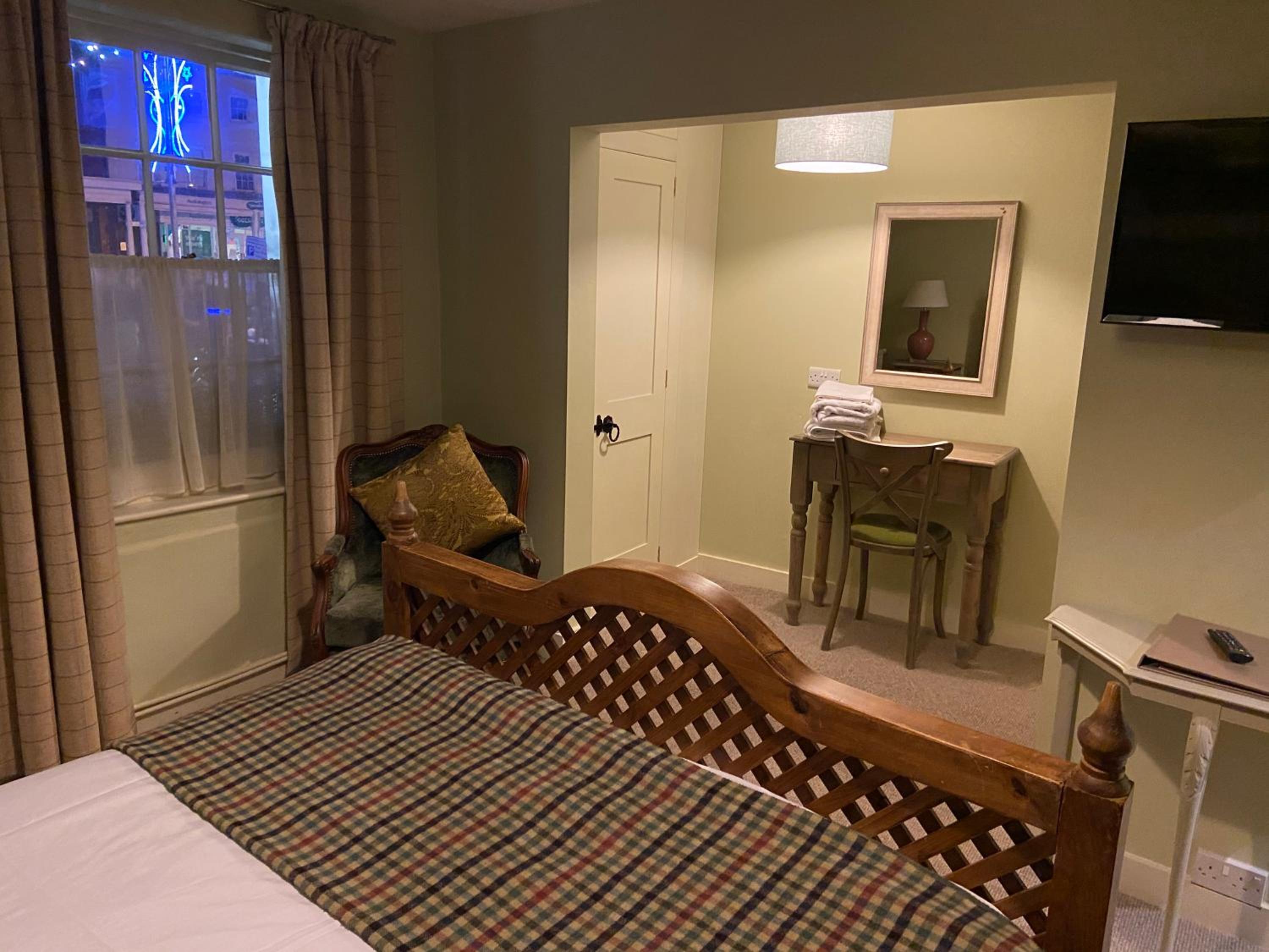 Marlborough Vacations - The Green Dragon - Property Image 3