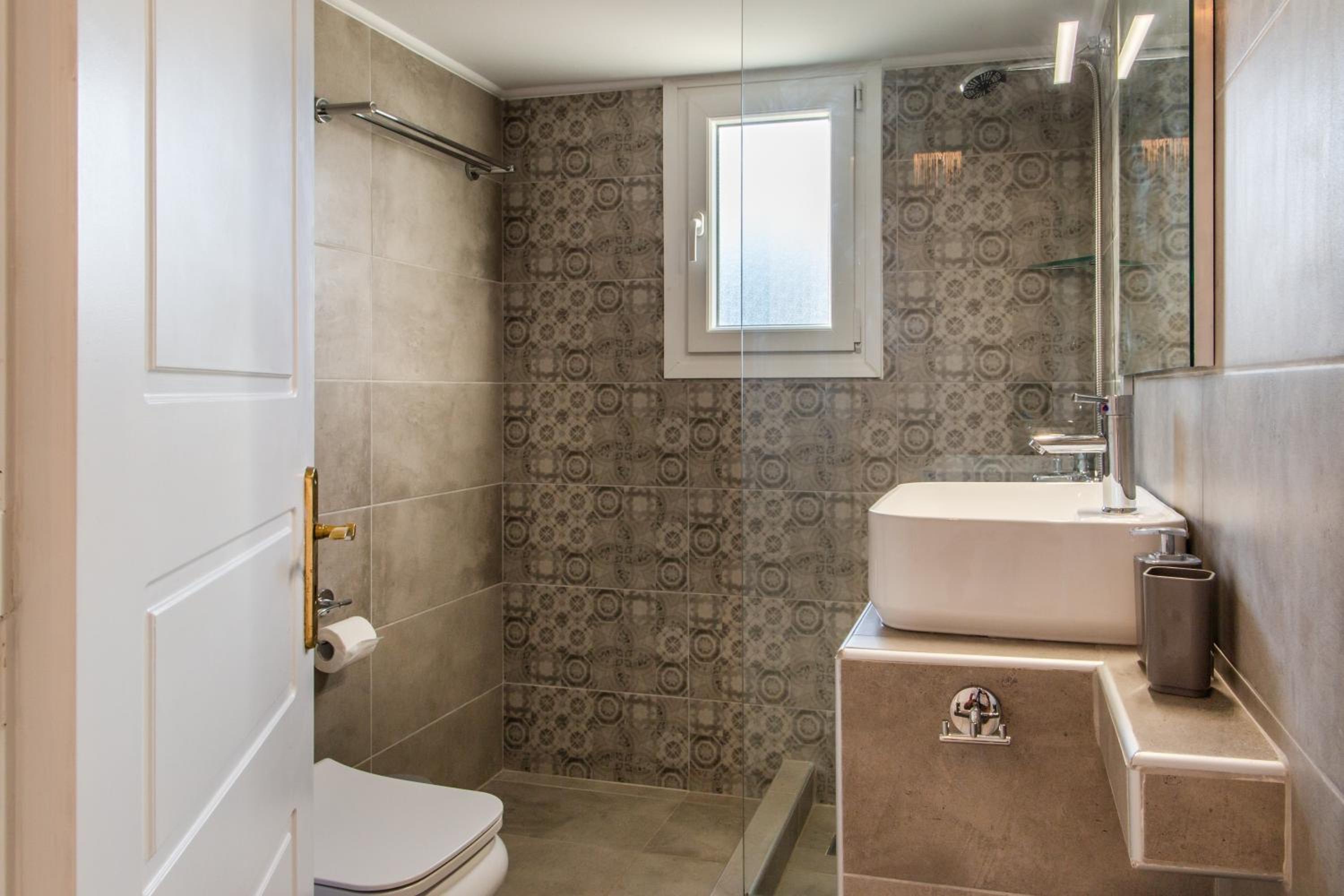 Eleni's Seaview House photo 3