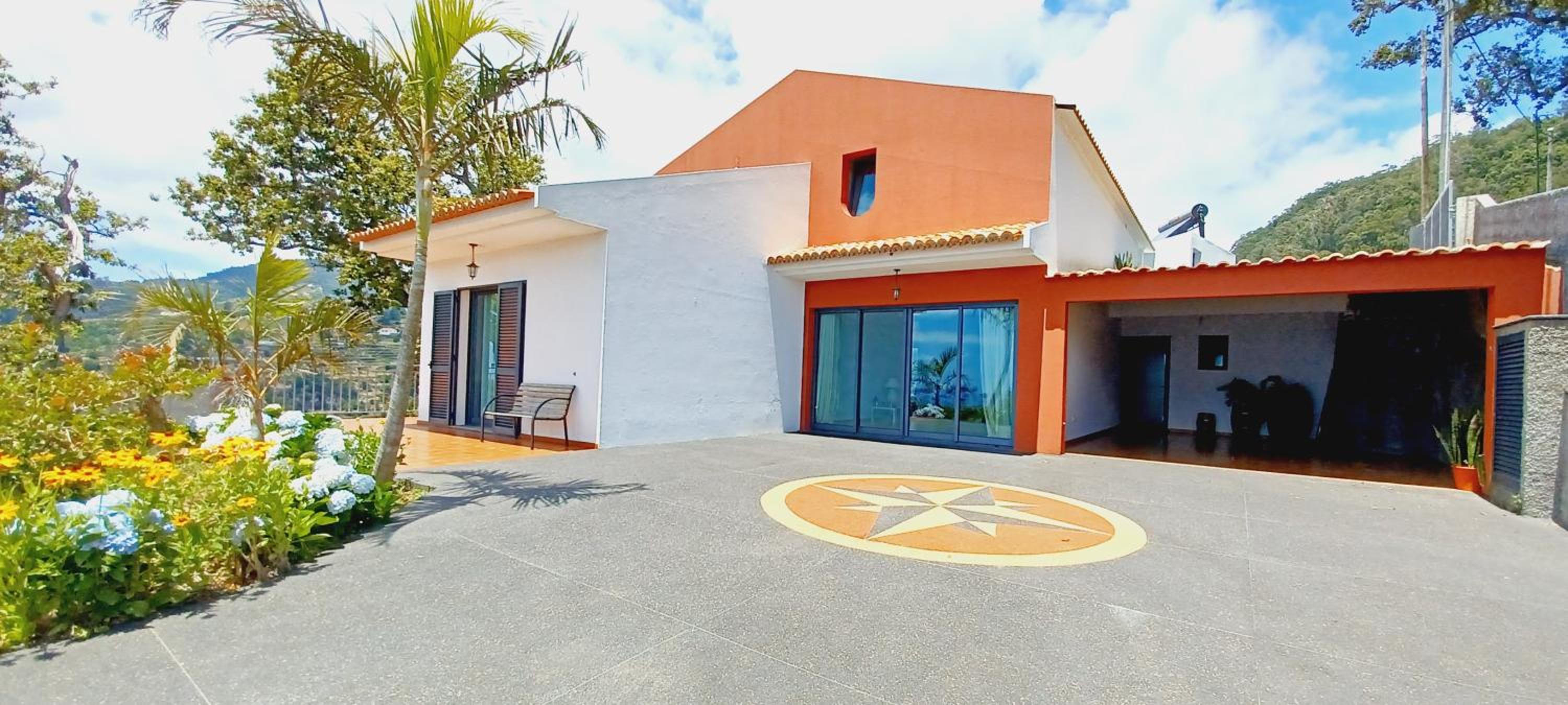 Villa Luz - Family House Vacations- Large Private Outdoor Area