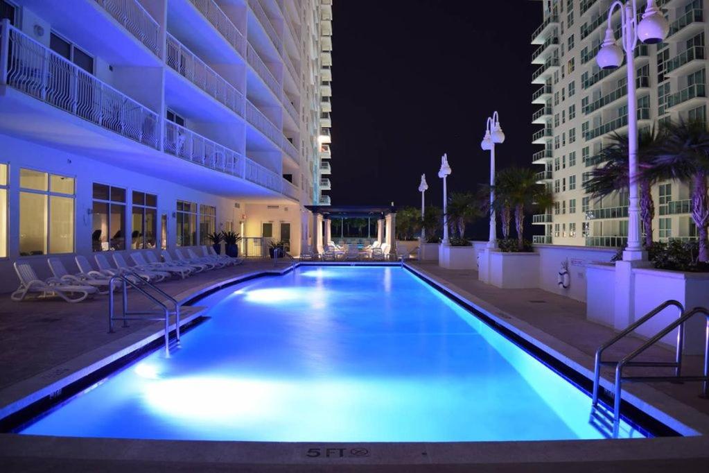 Downtown Miami Brickell Bay & Pool View 4 Bedrooms