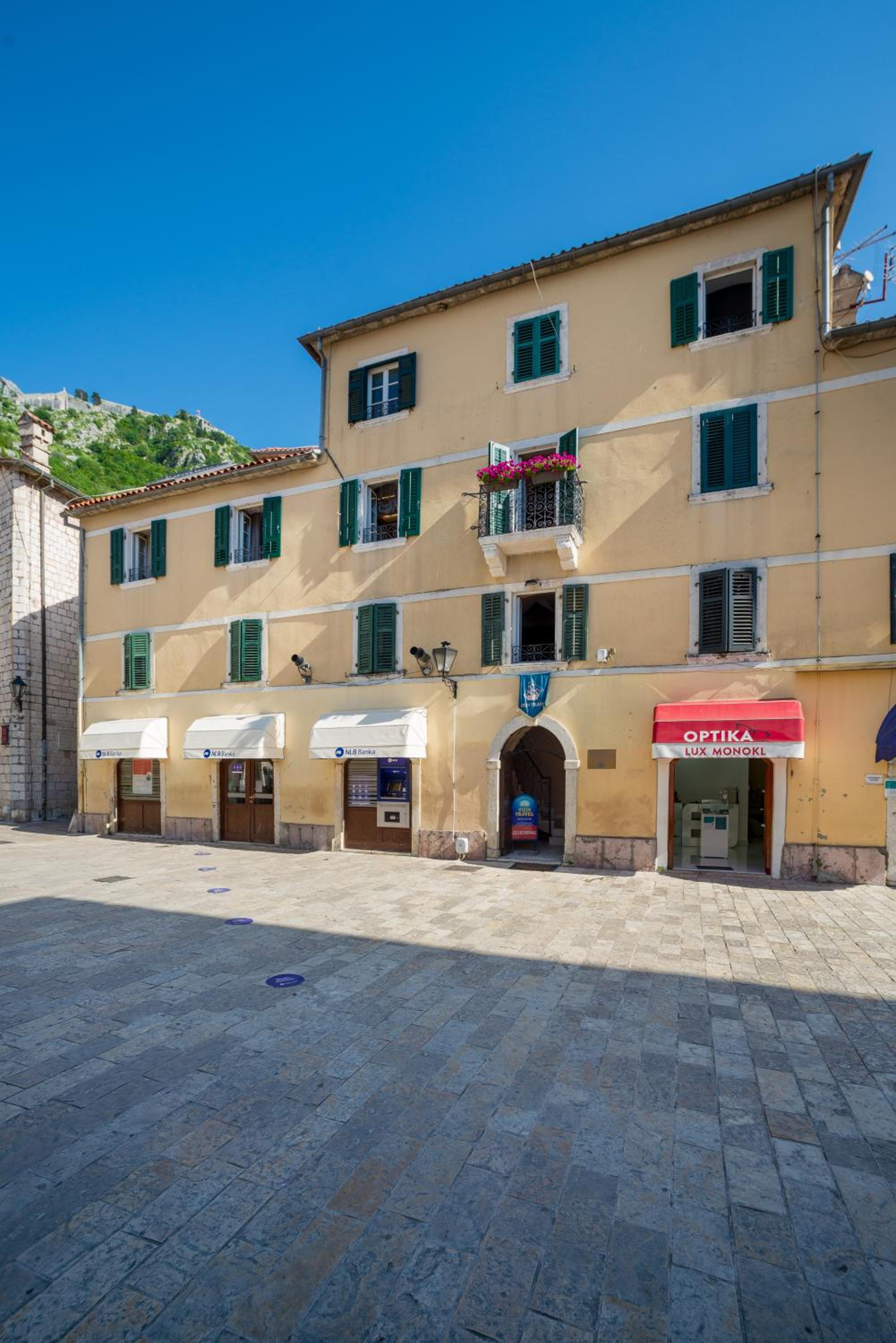 Hotel Apartments Hun - Image 1