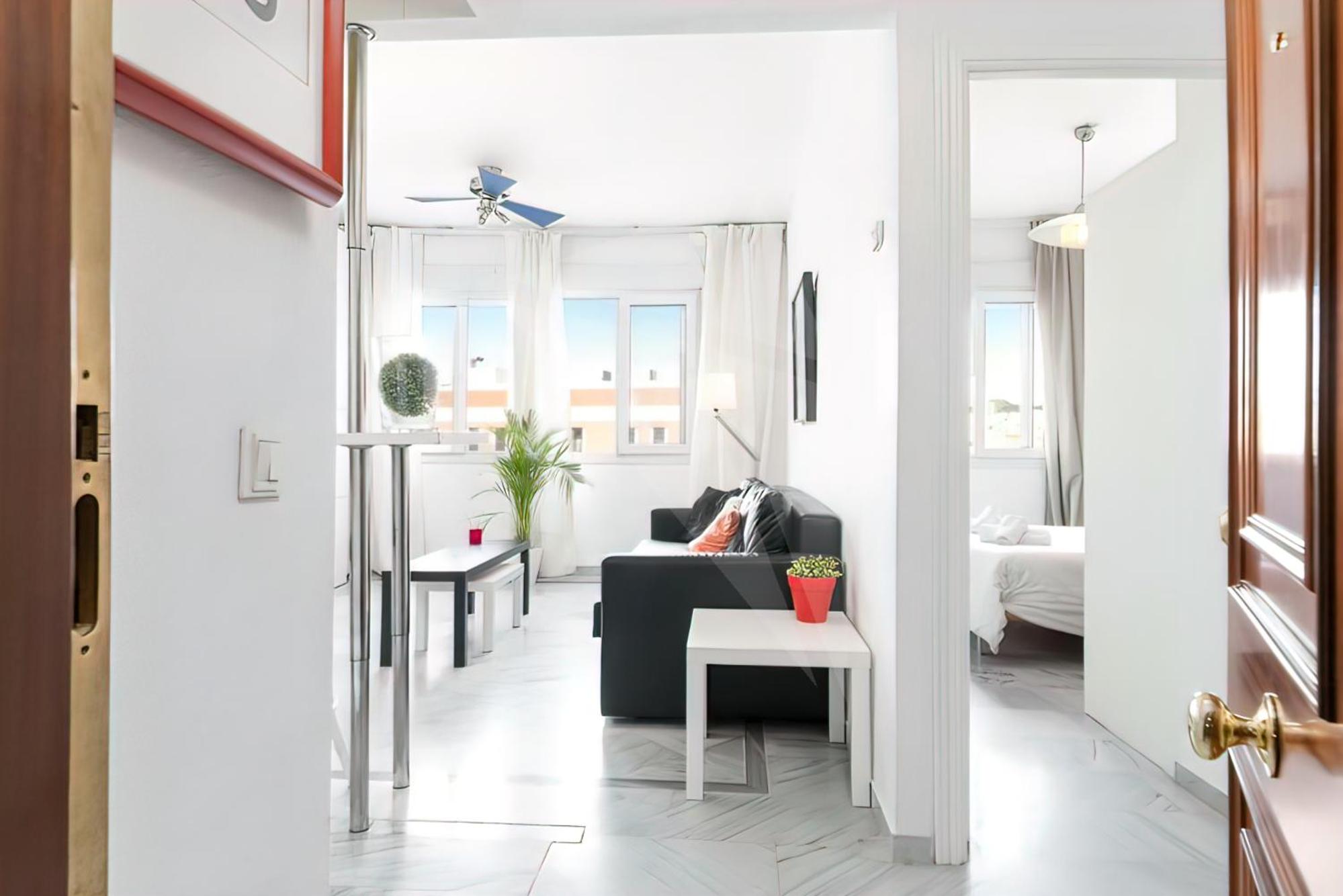 Lovely Suite with River Views and Parking