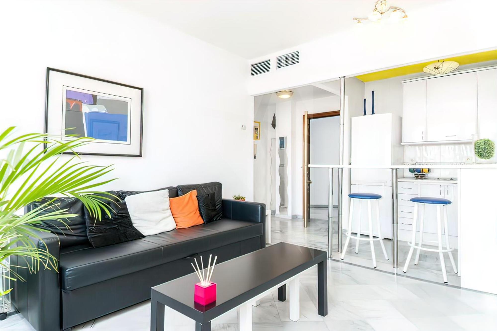 Lovely Suite with River Views and Parking