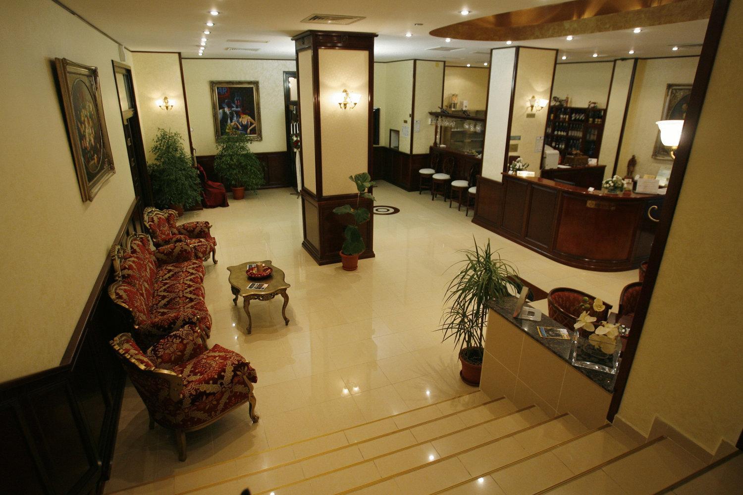 Hotel Capitol - Image 1