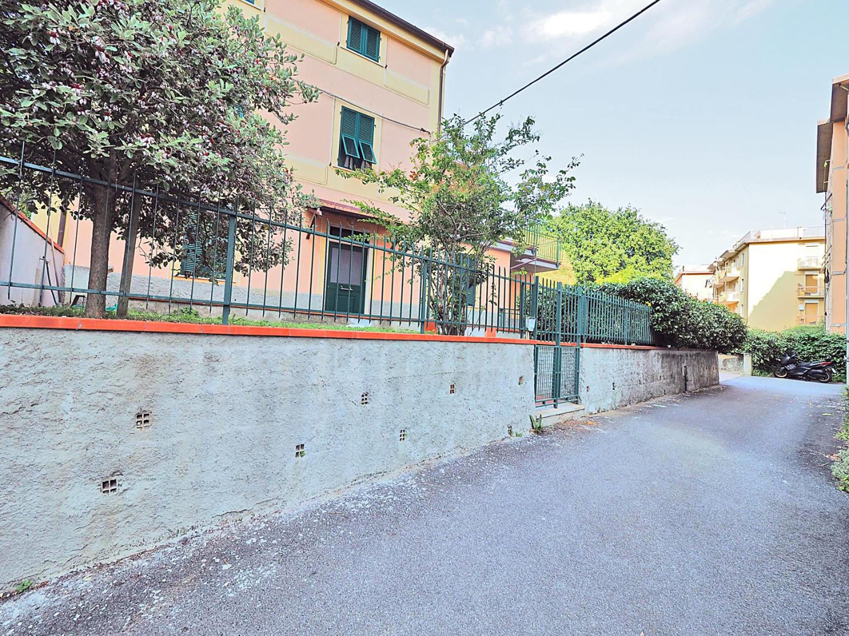 Rosso Corallo view 2
