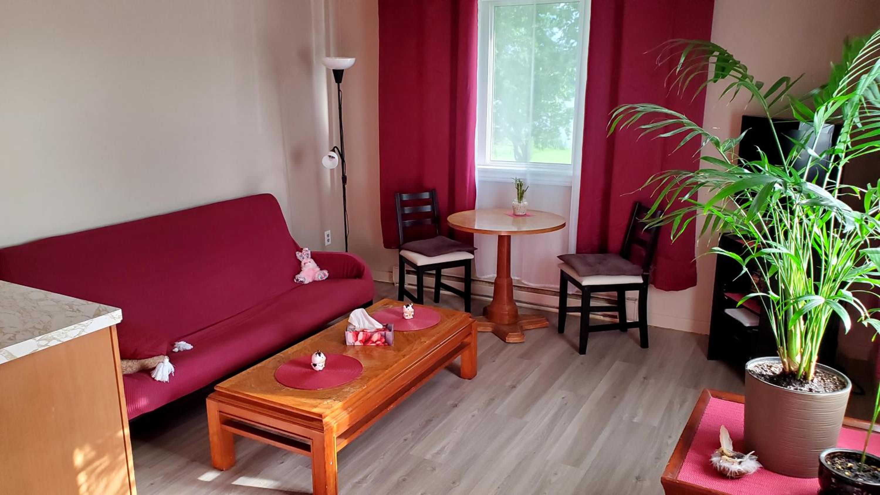 Riverview Motel