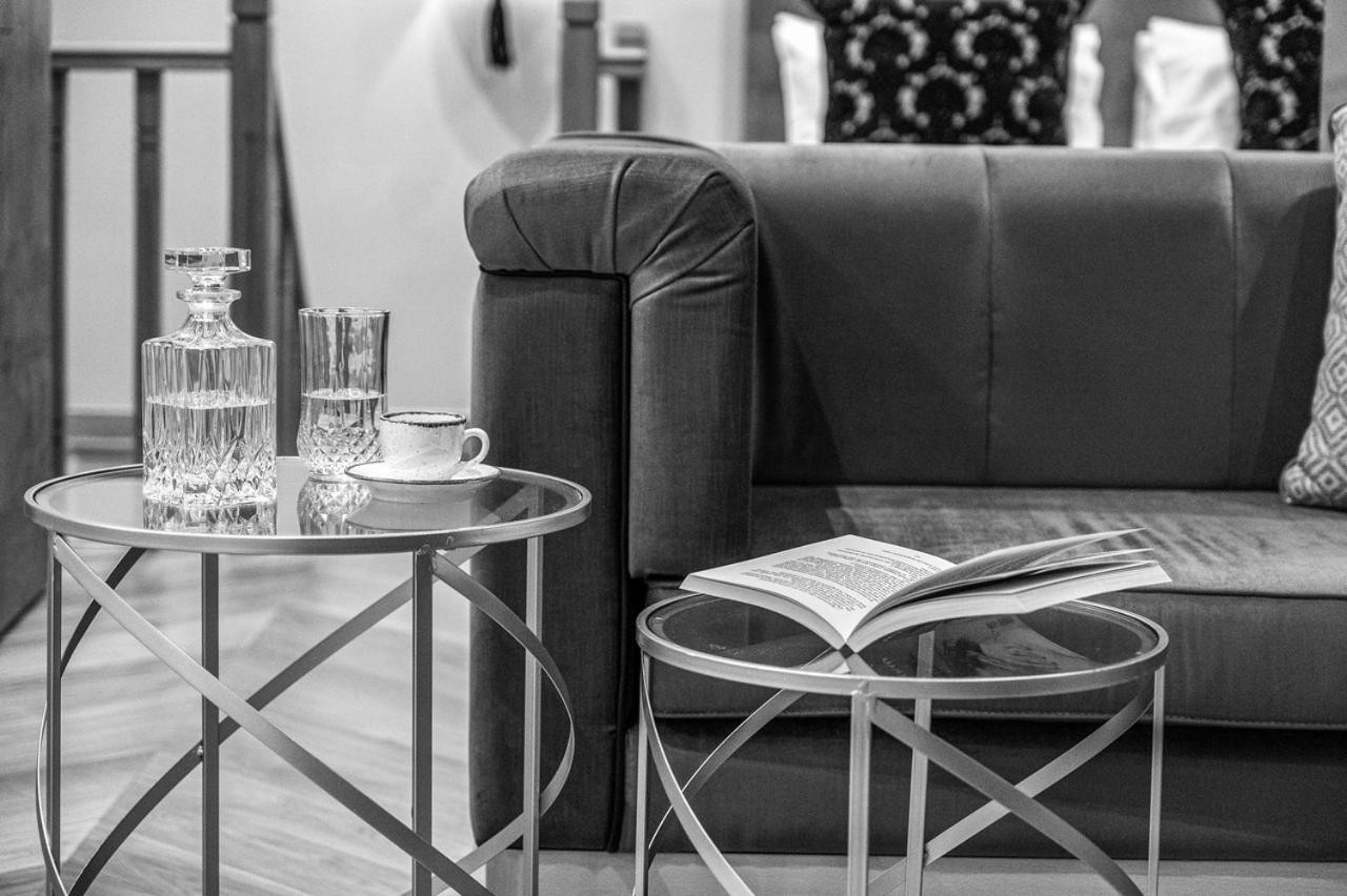IPELHOME - Plaka Boutique Apartments