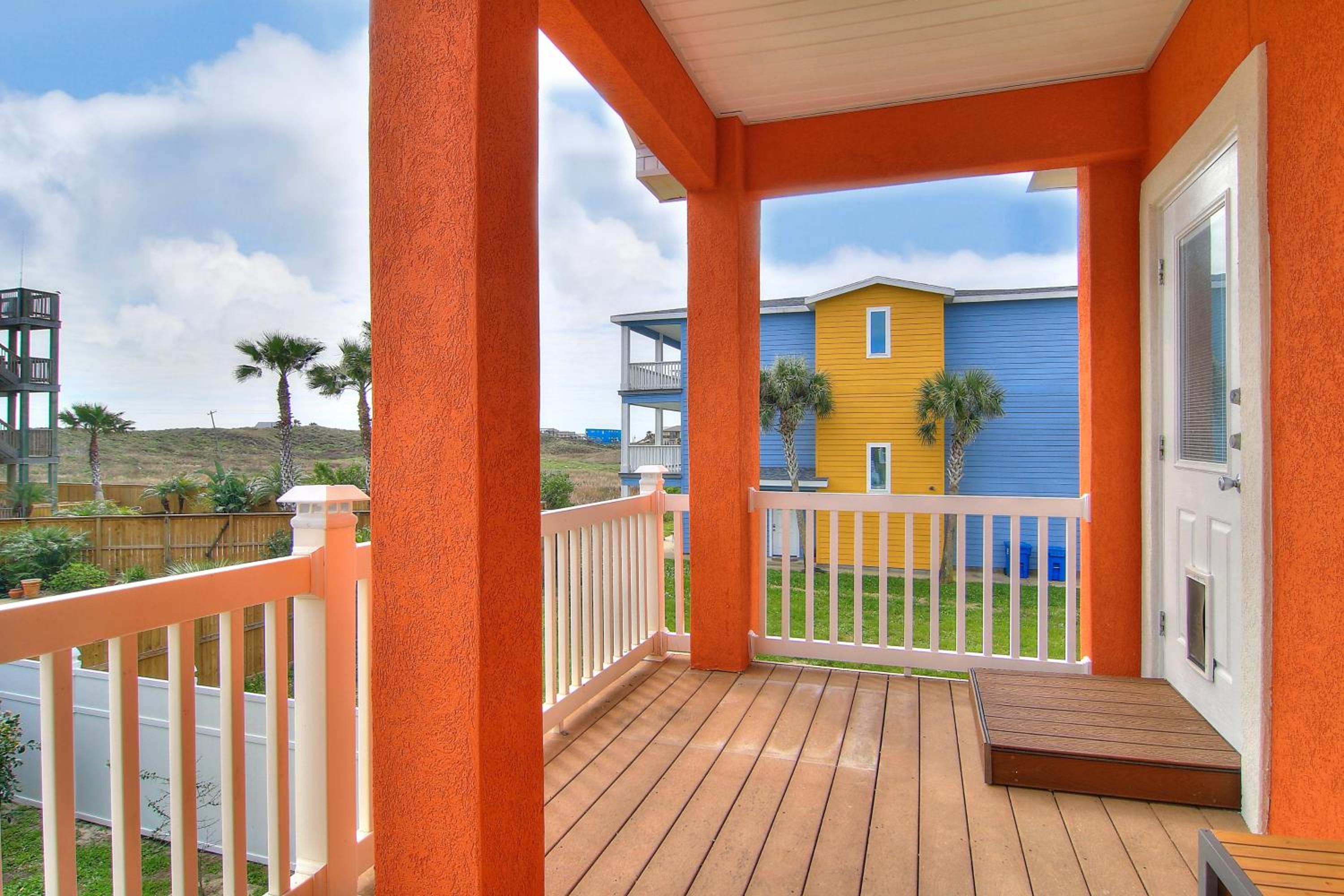 Orange Seahorse House KD682