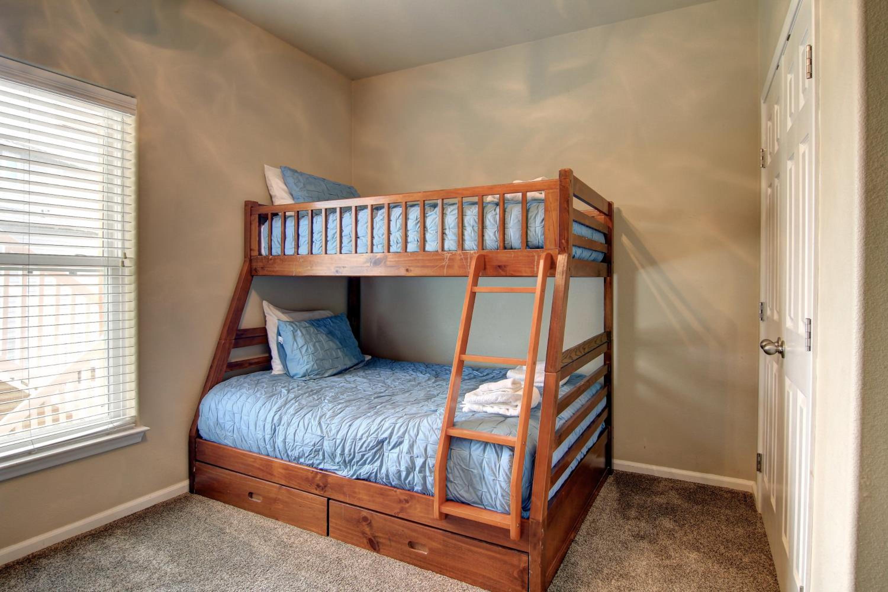 Orange Seahorse House KD682