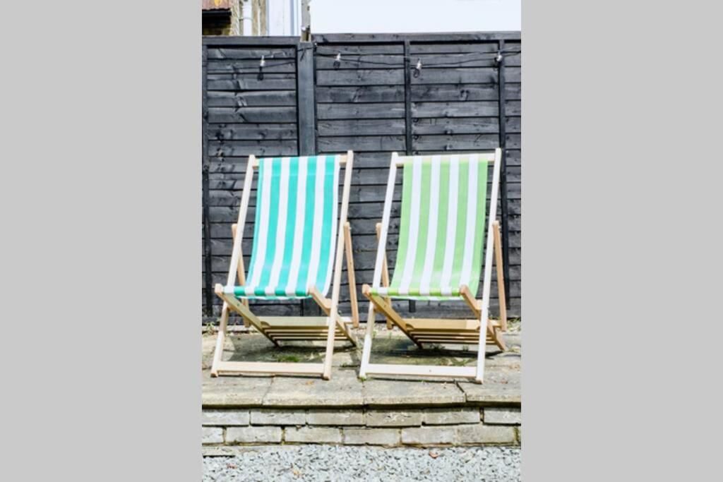 Chic Beach Getaway (sleeps 6) - 4min walk to beach view 4