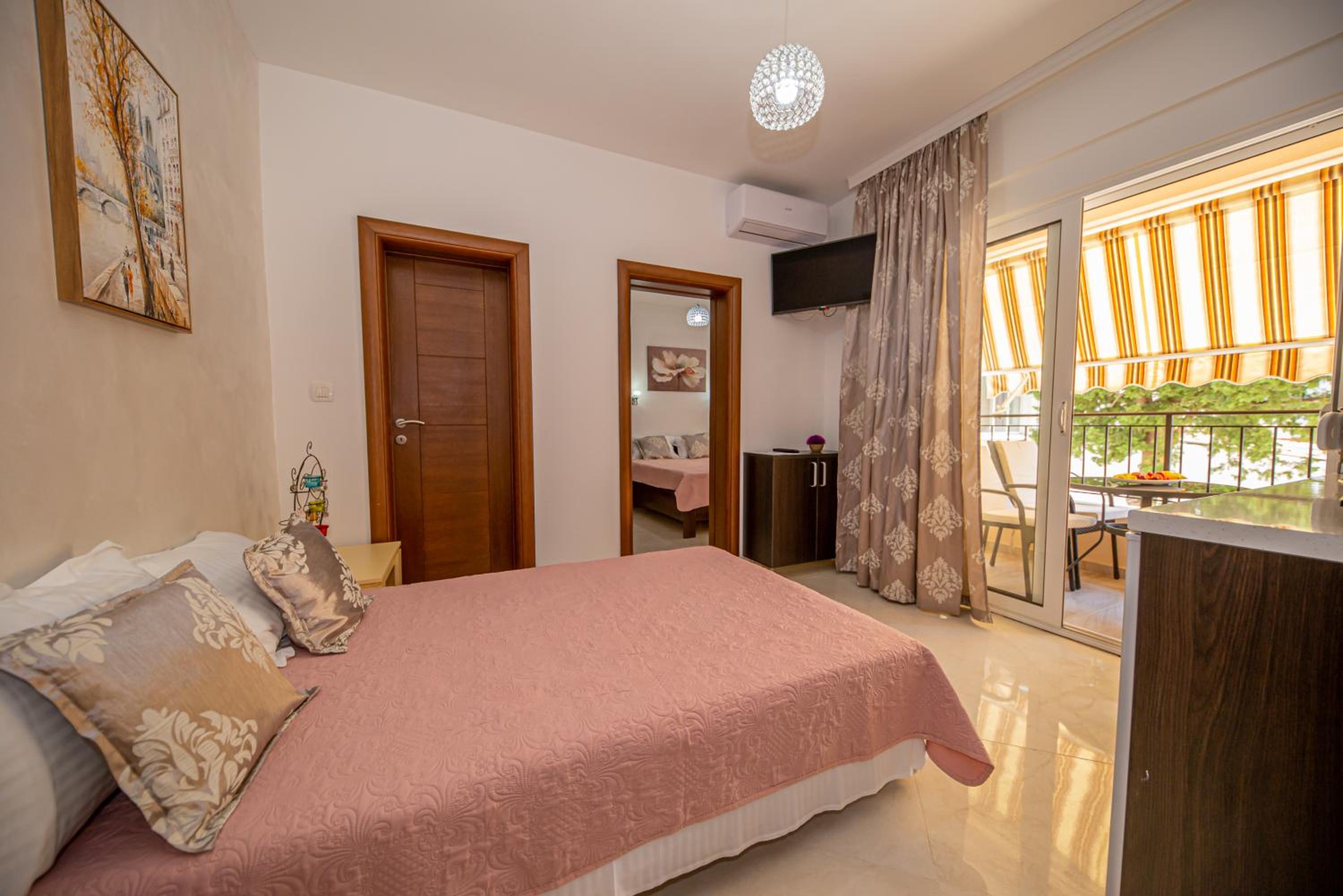 Kristal Apartmani view 3