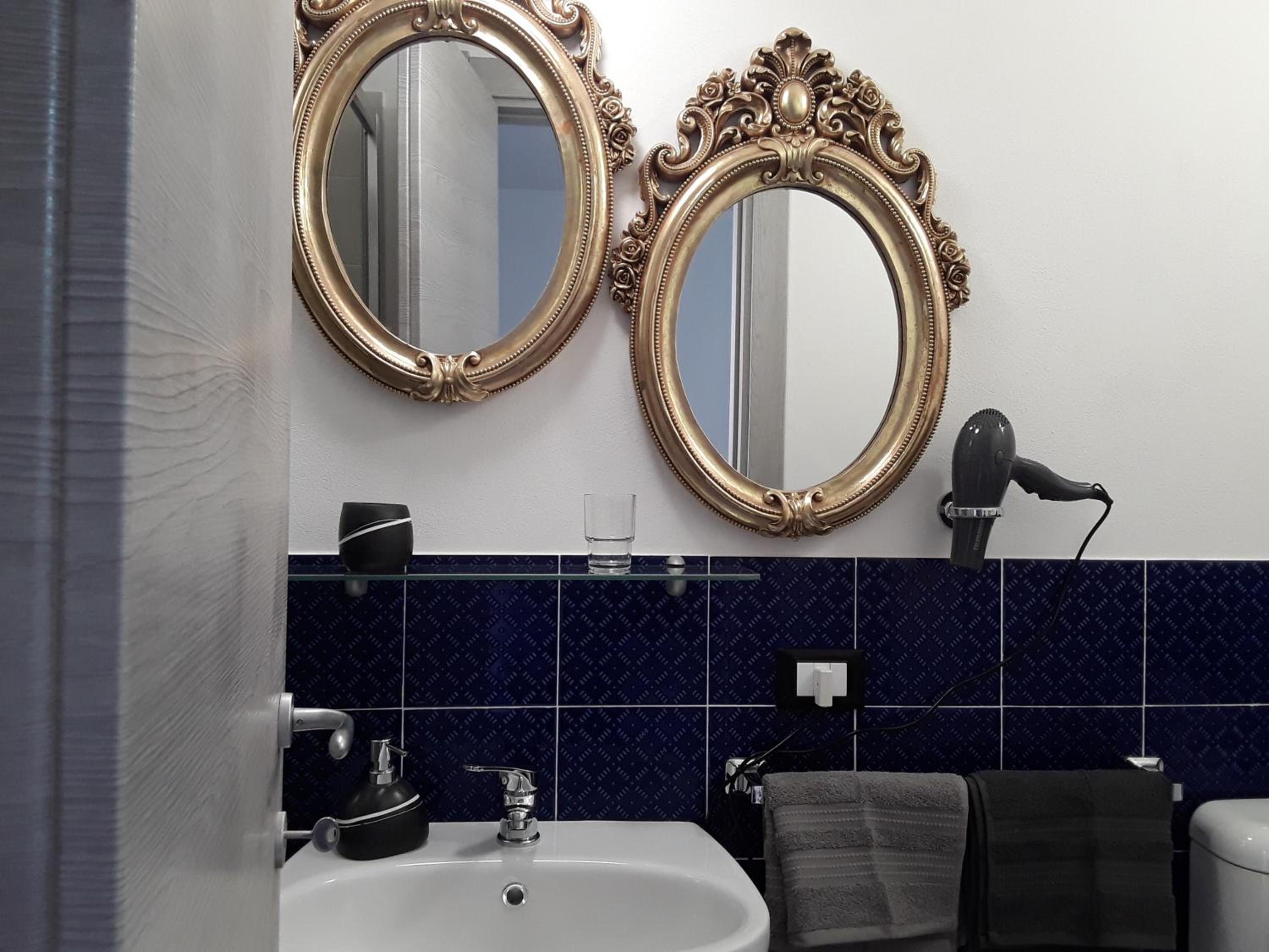 Retro' BeB en La Spezia — bathroom
