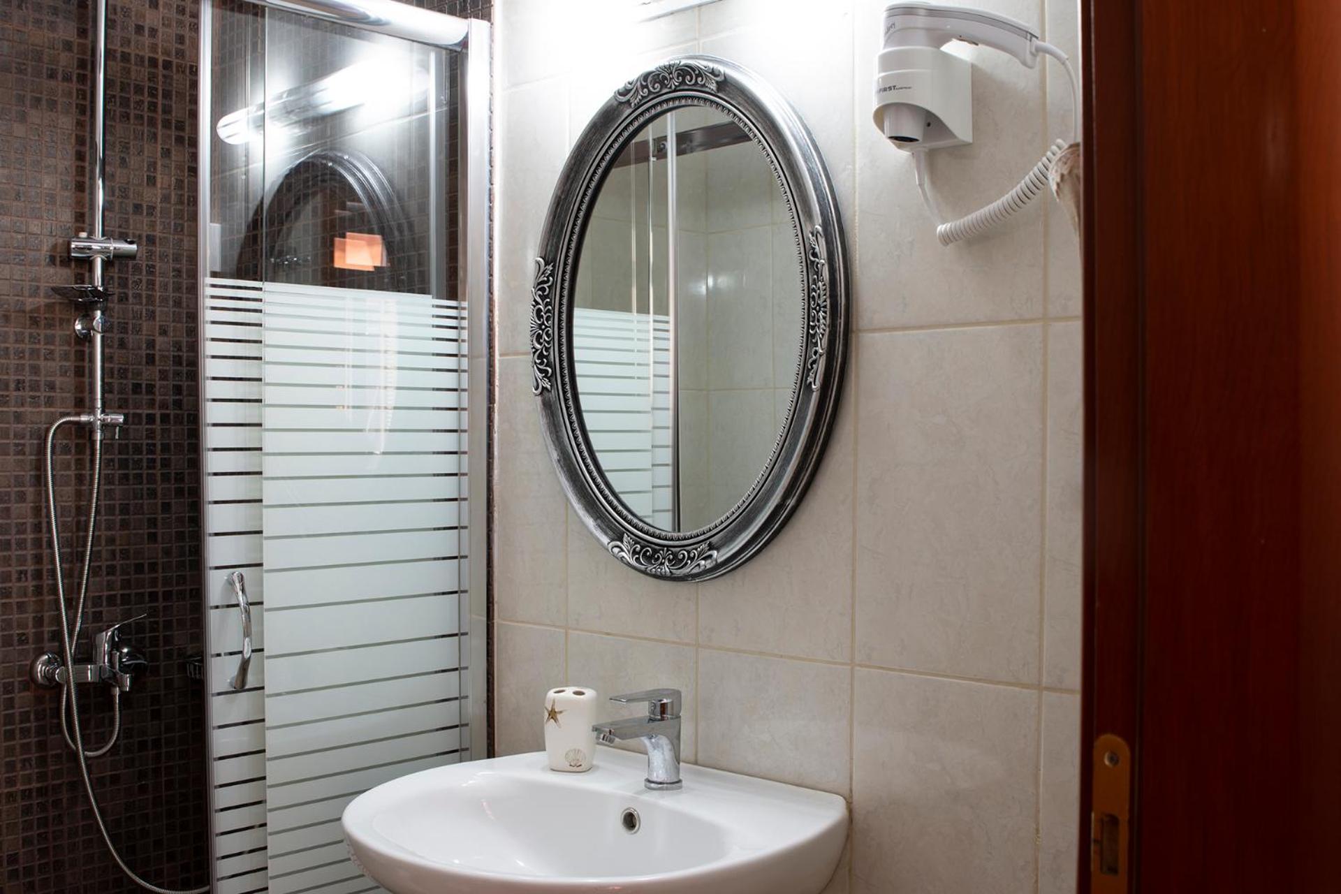Narkissos 'SUPERB en Chania Town — bathroom