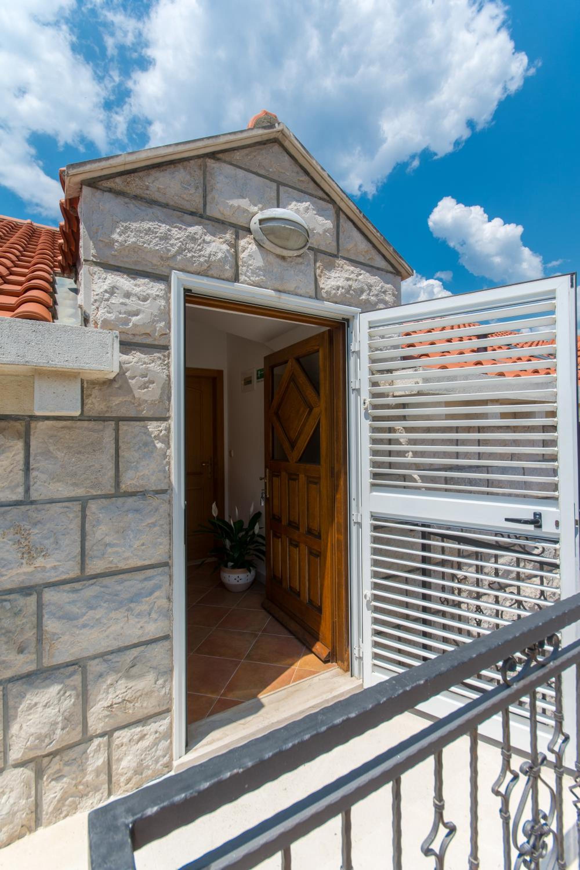 Apartment in port with sea view