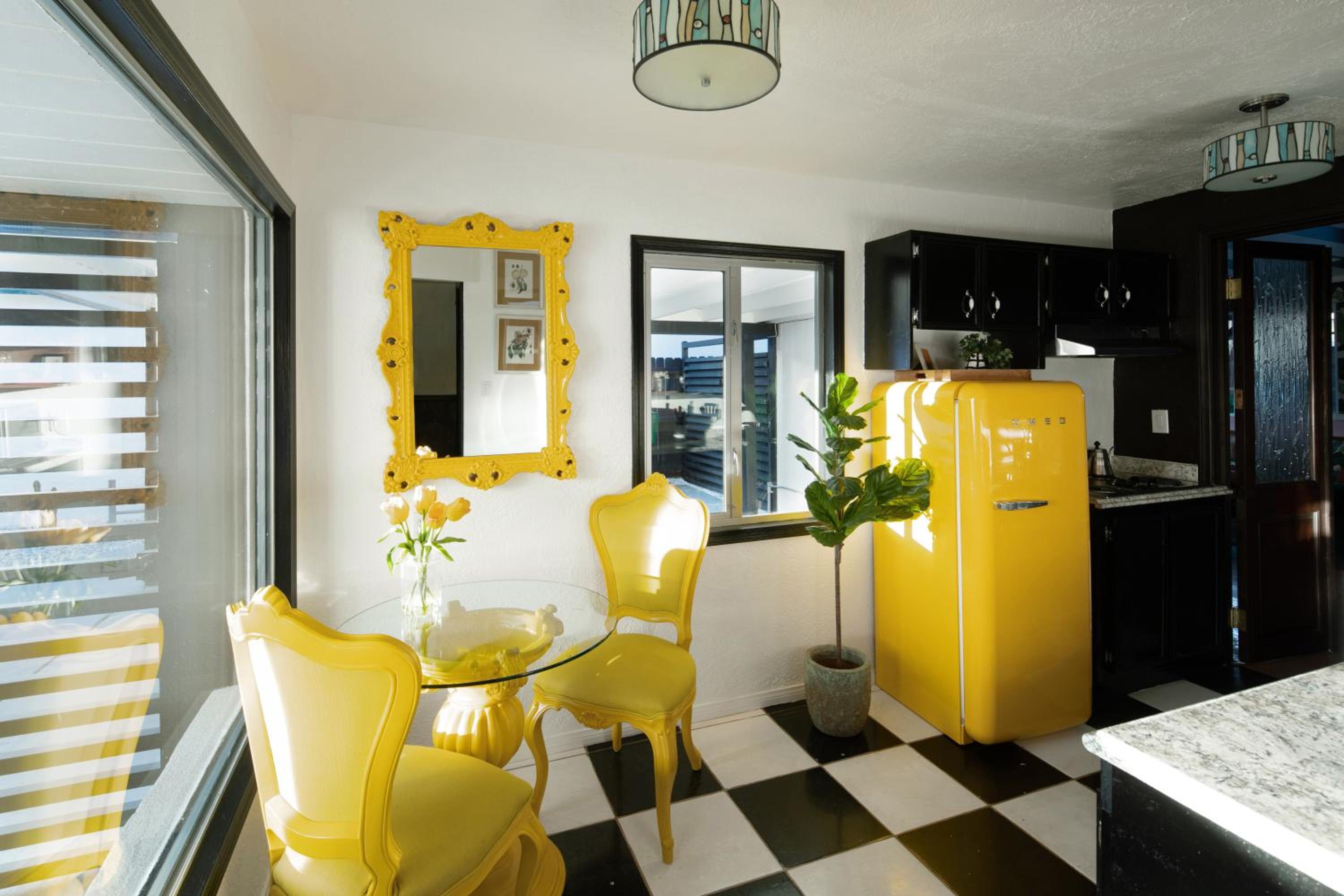 Mid-Century Modern Home in Beautiful La Quinta view 4