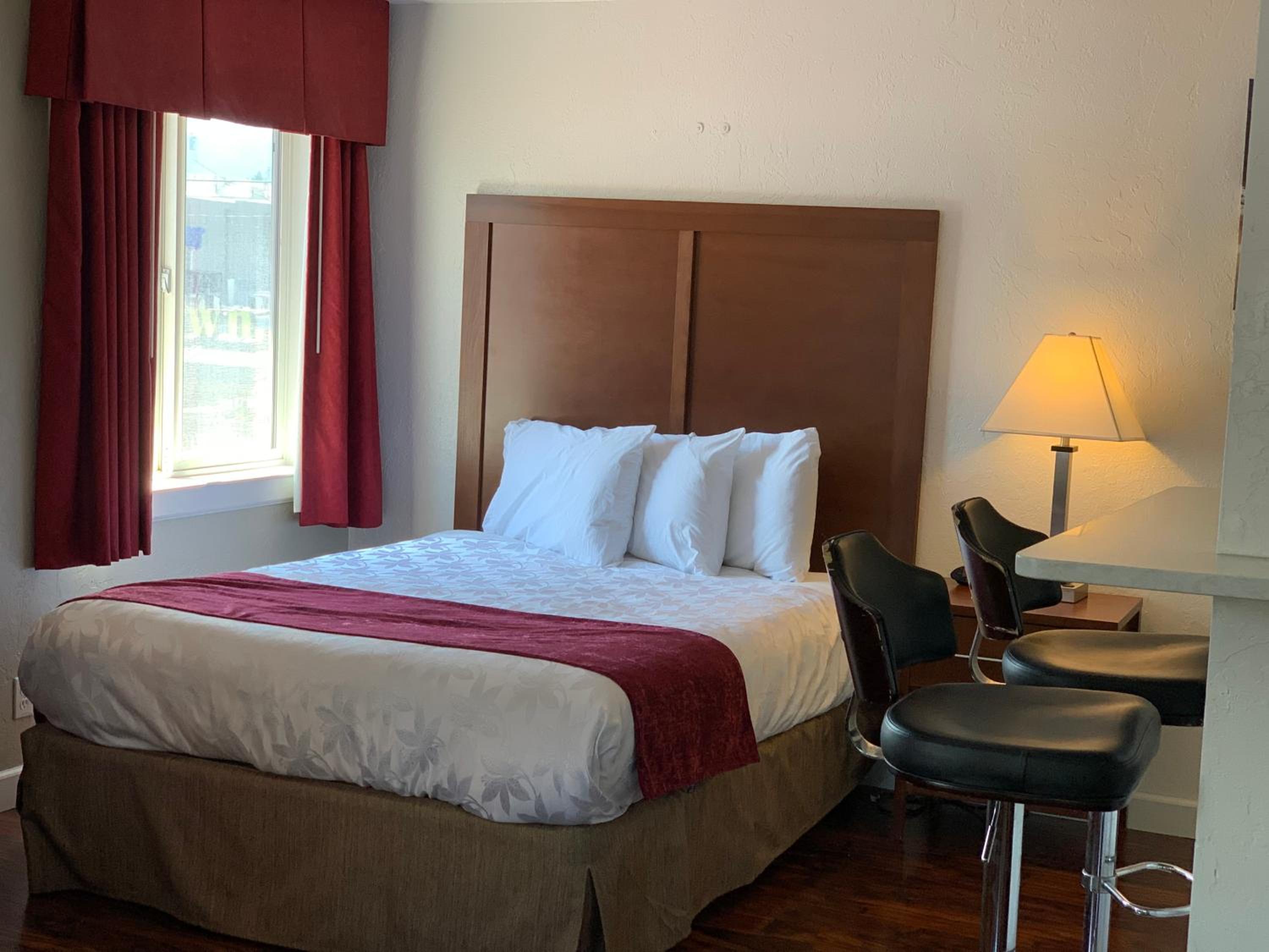 Medford Vacations - Red Carpet Inn Medford - Property Image 28
