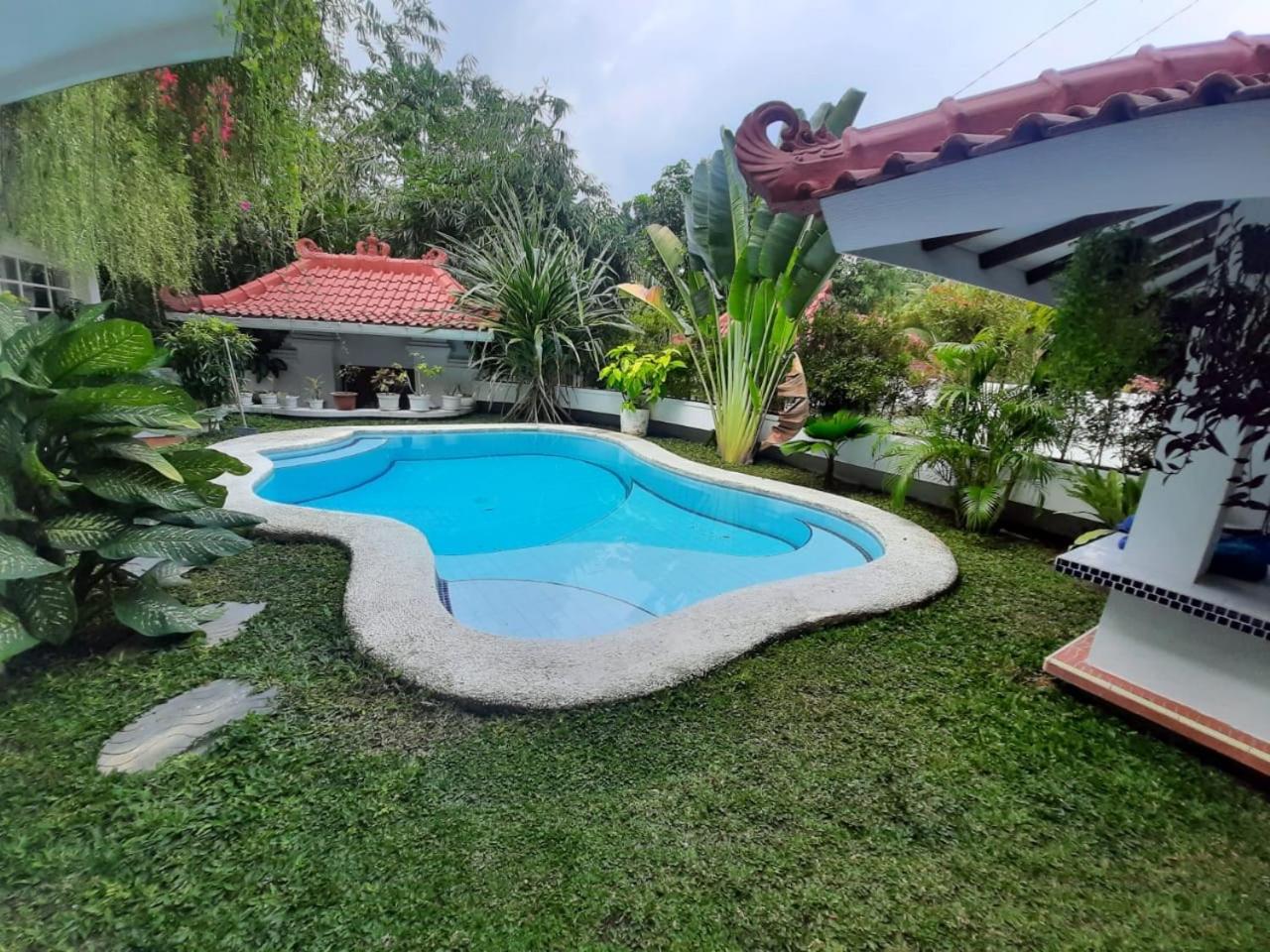 SUNKISS VILLA by Yogya Tropicana view 3