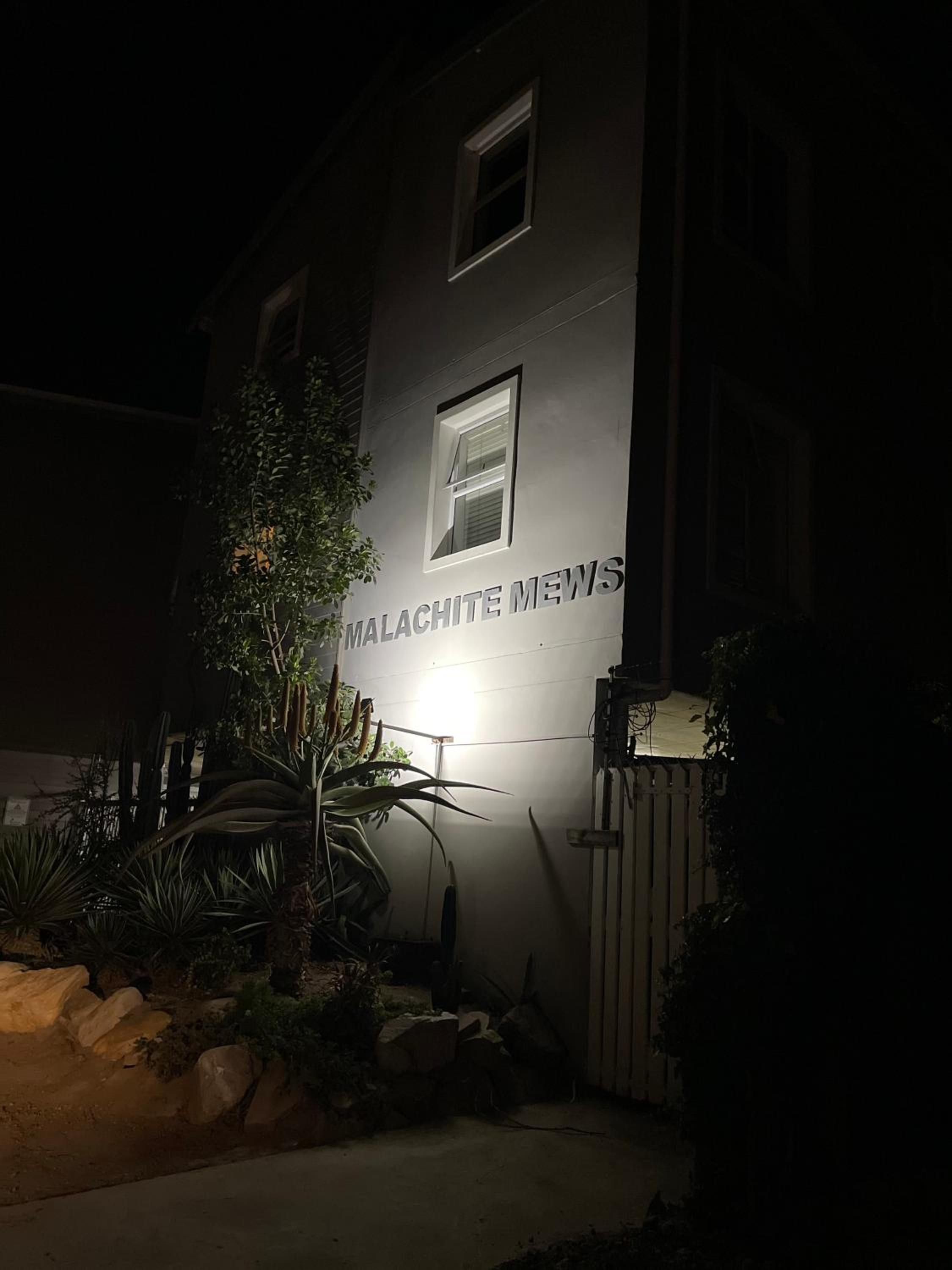 Malachite Mews - Centrally Located Cosy Apartment In Knysna view 2