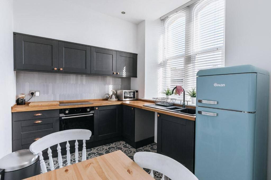 ST MARYS APARTMENT - Modern Apartment in Charming Market Town in the Peak District view 3