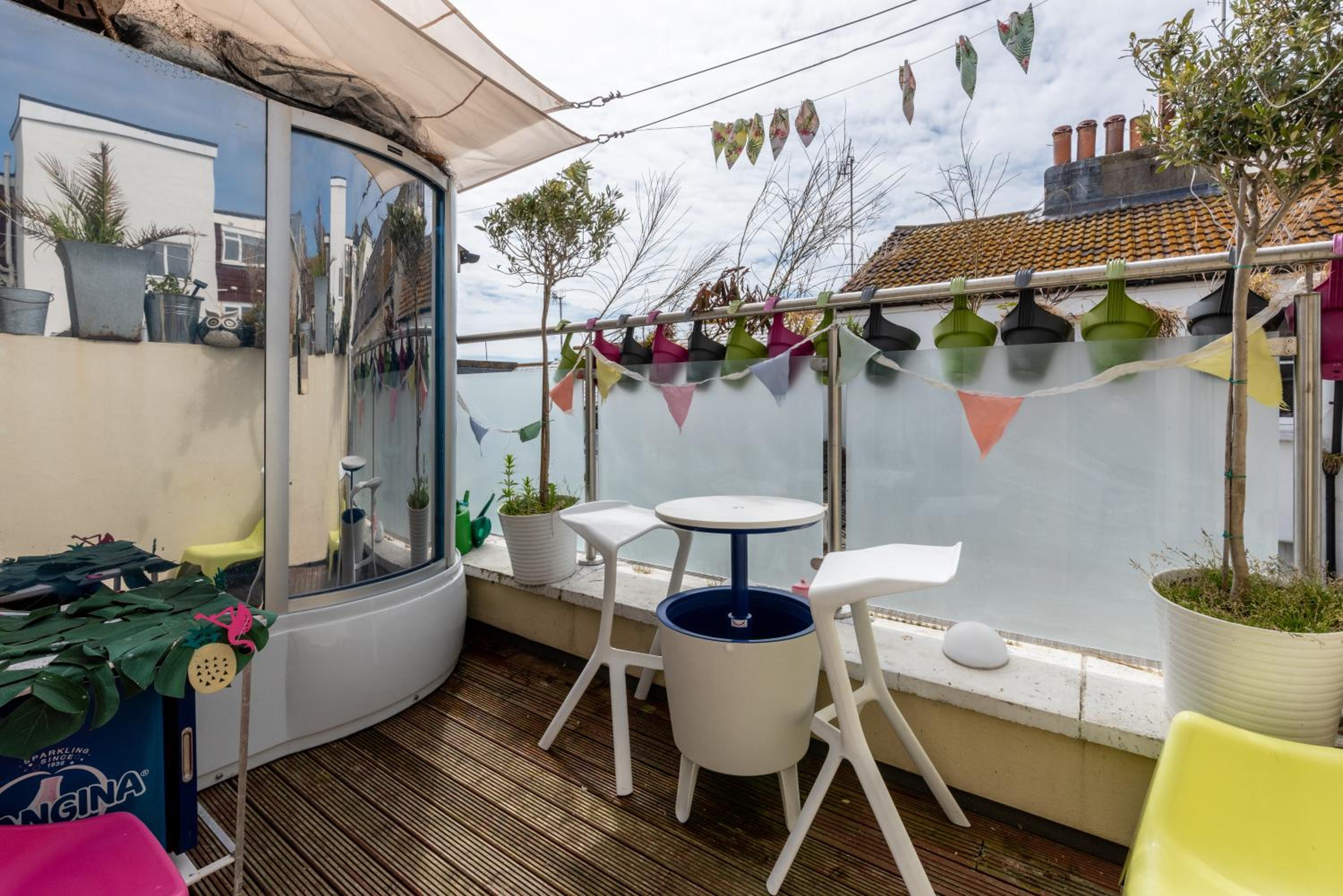 Little Brighton Beach Apartments - Spa Cabin on roof view 5