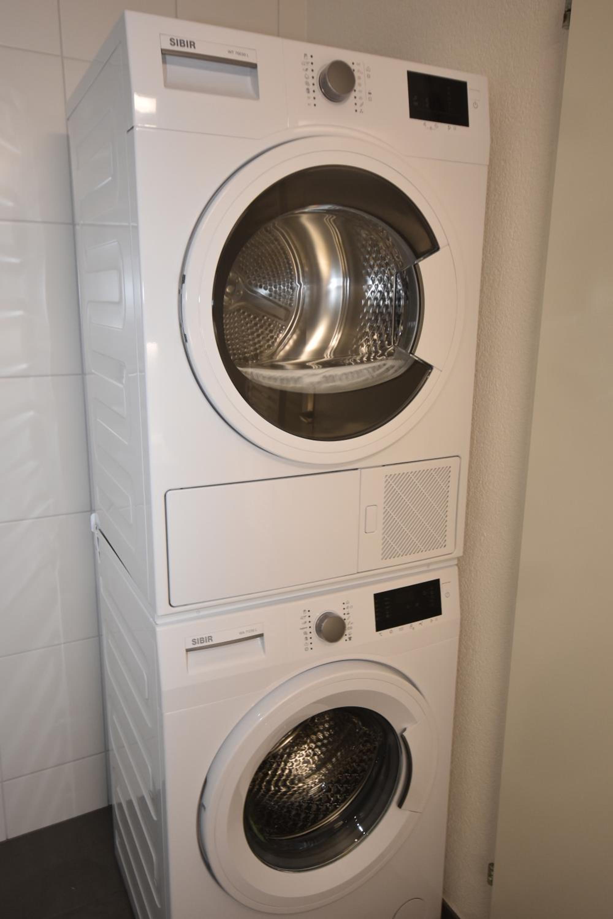 Centrally located 2BR - Color 23