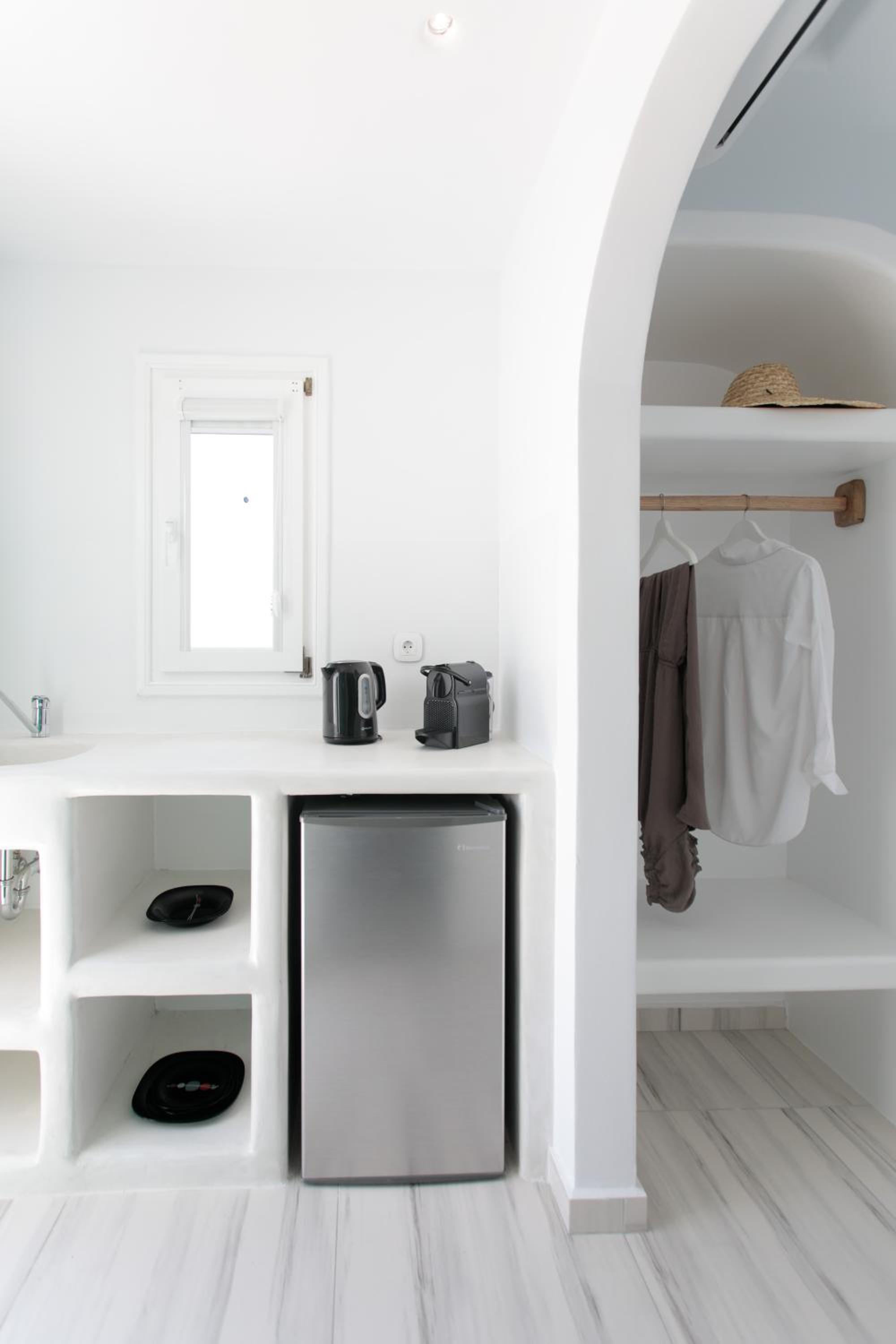 Iades Studios & Apartments