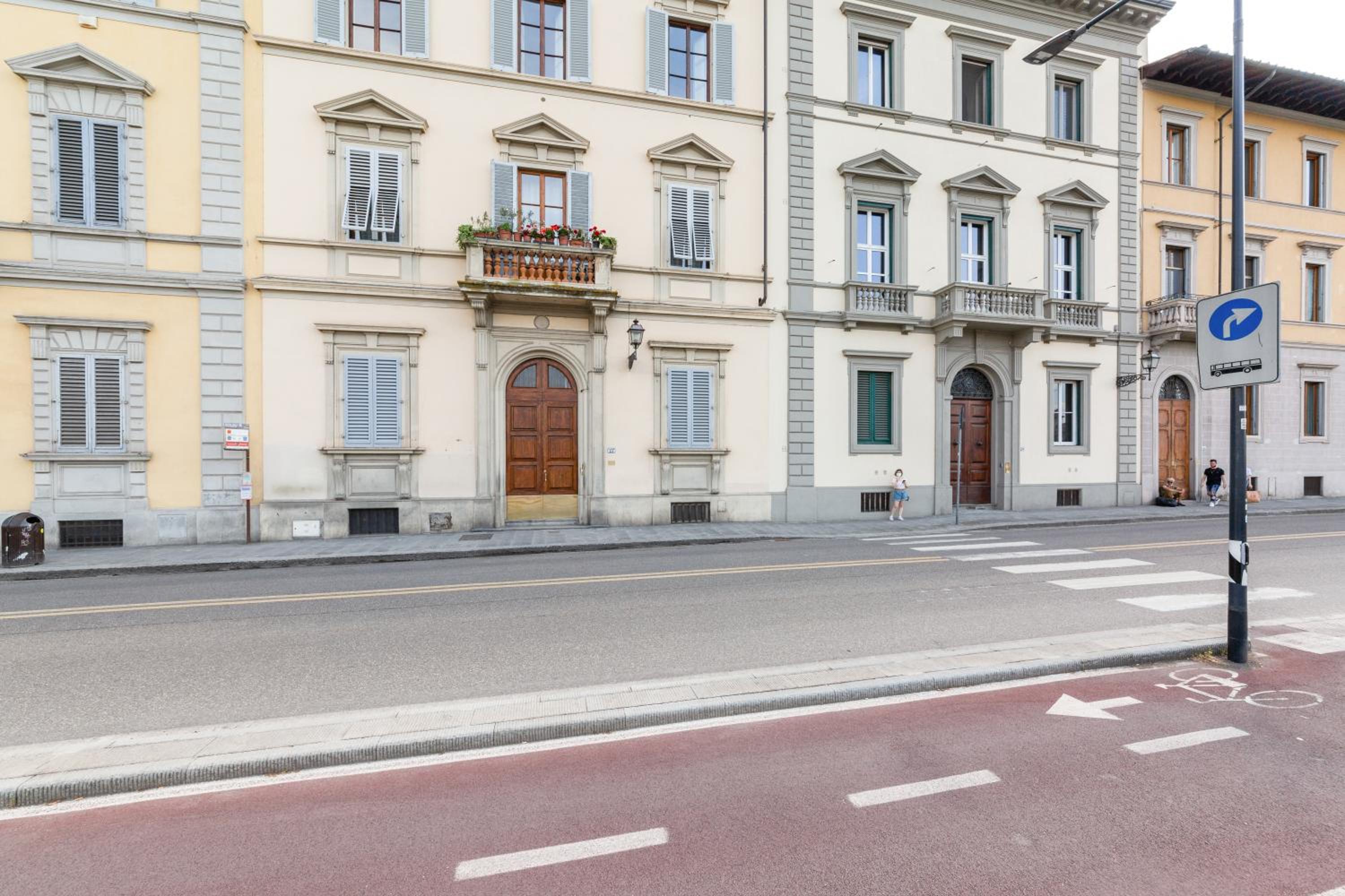 GuestHost - I Renai - Ponte delle Grazie Modern Apartment