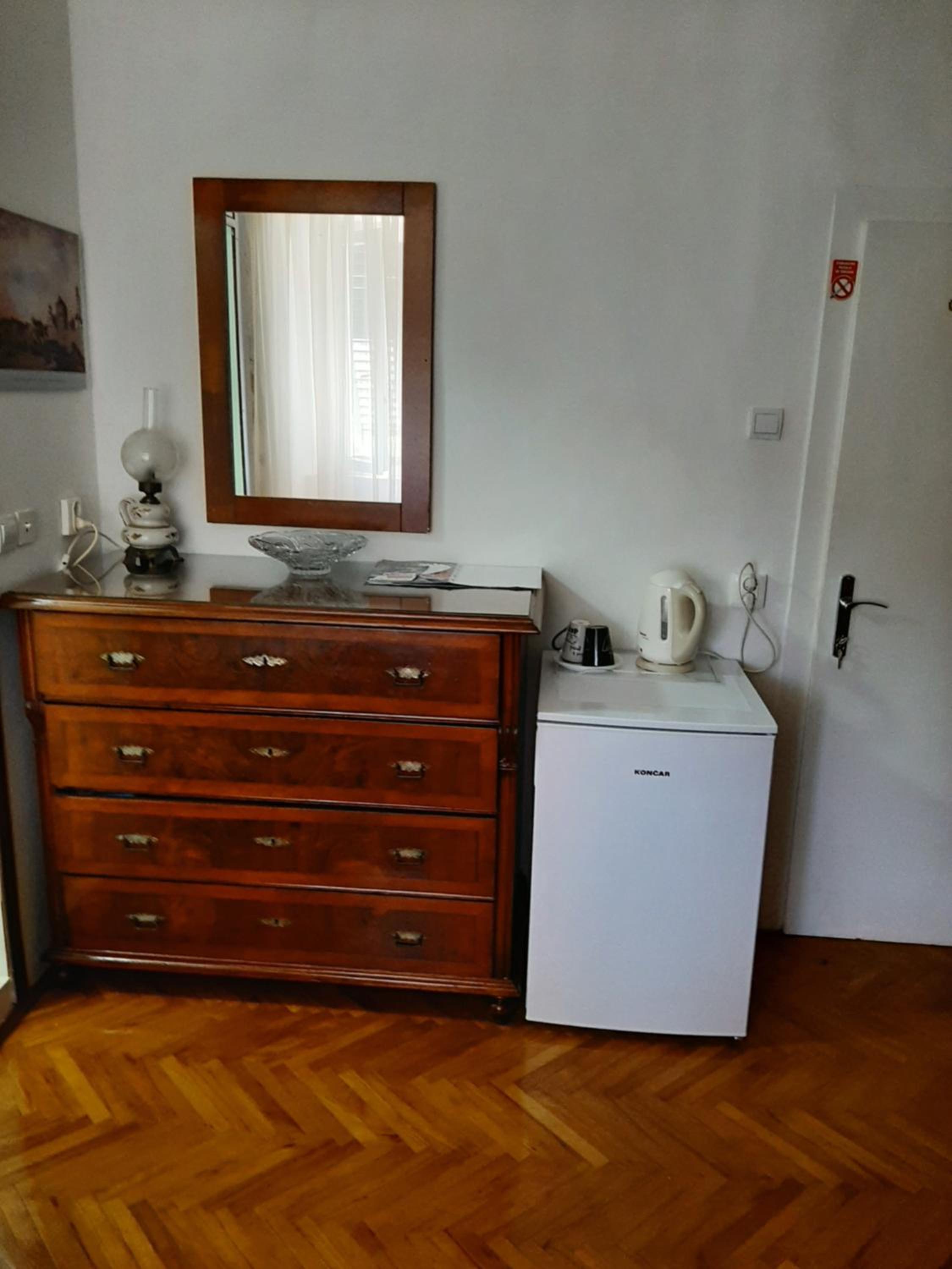 Room Mirella