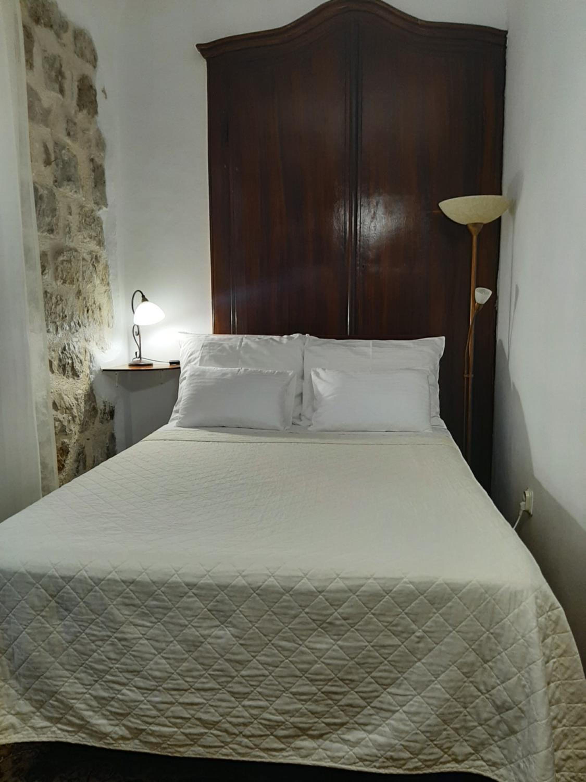 Room Mirella