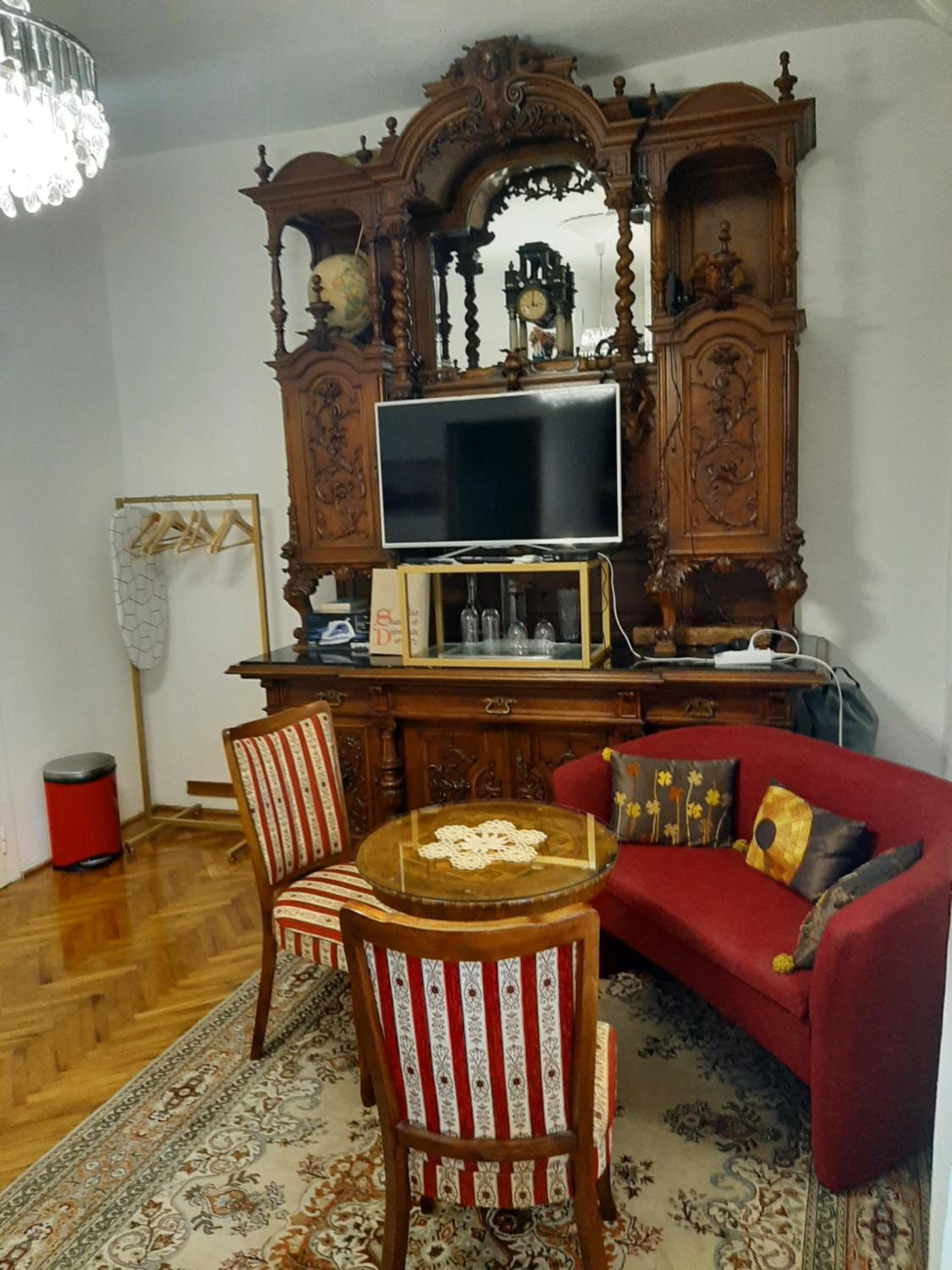 Room Mirella