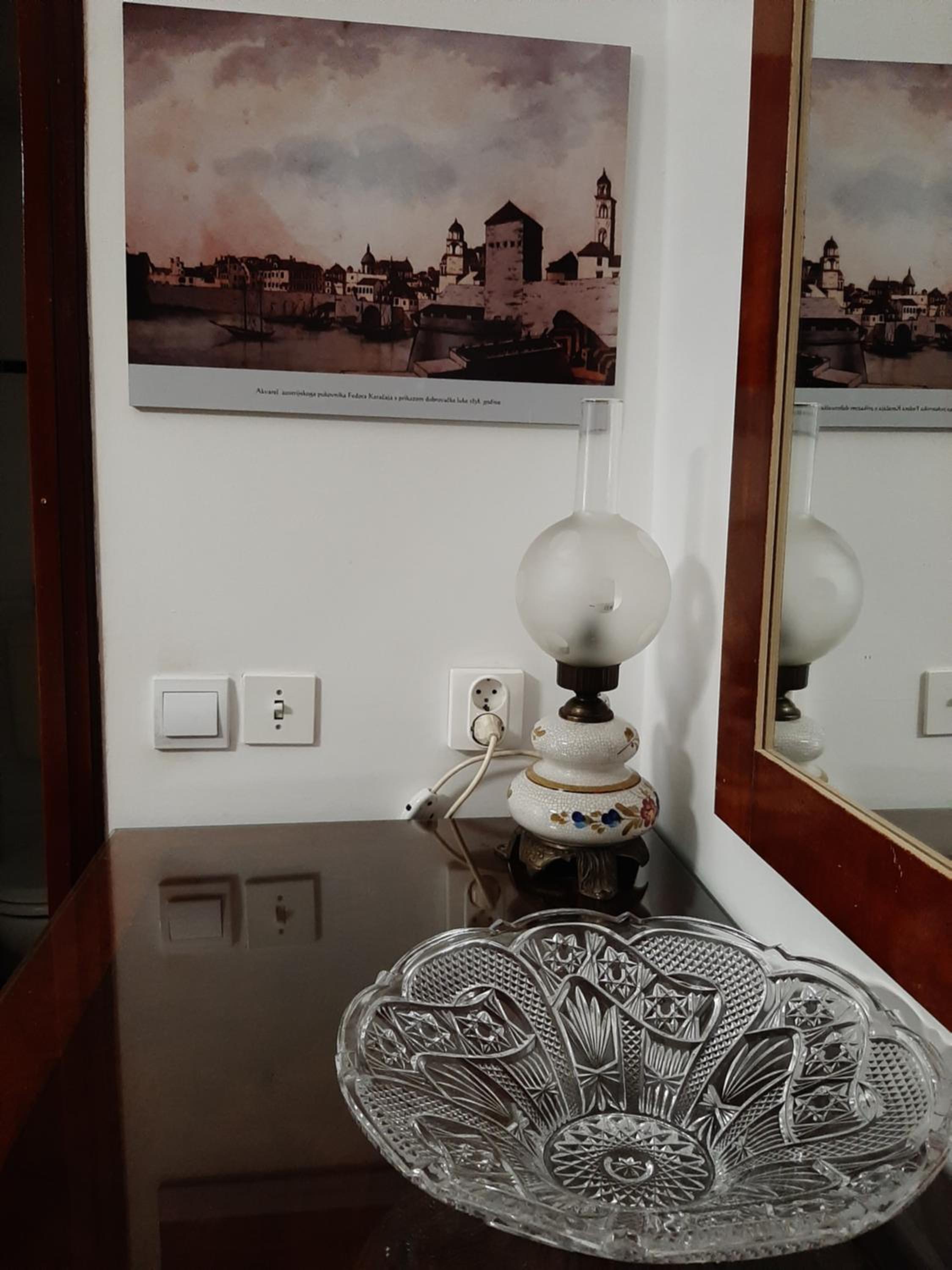 Room Mirella