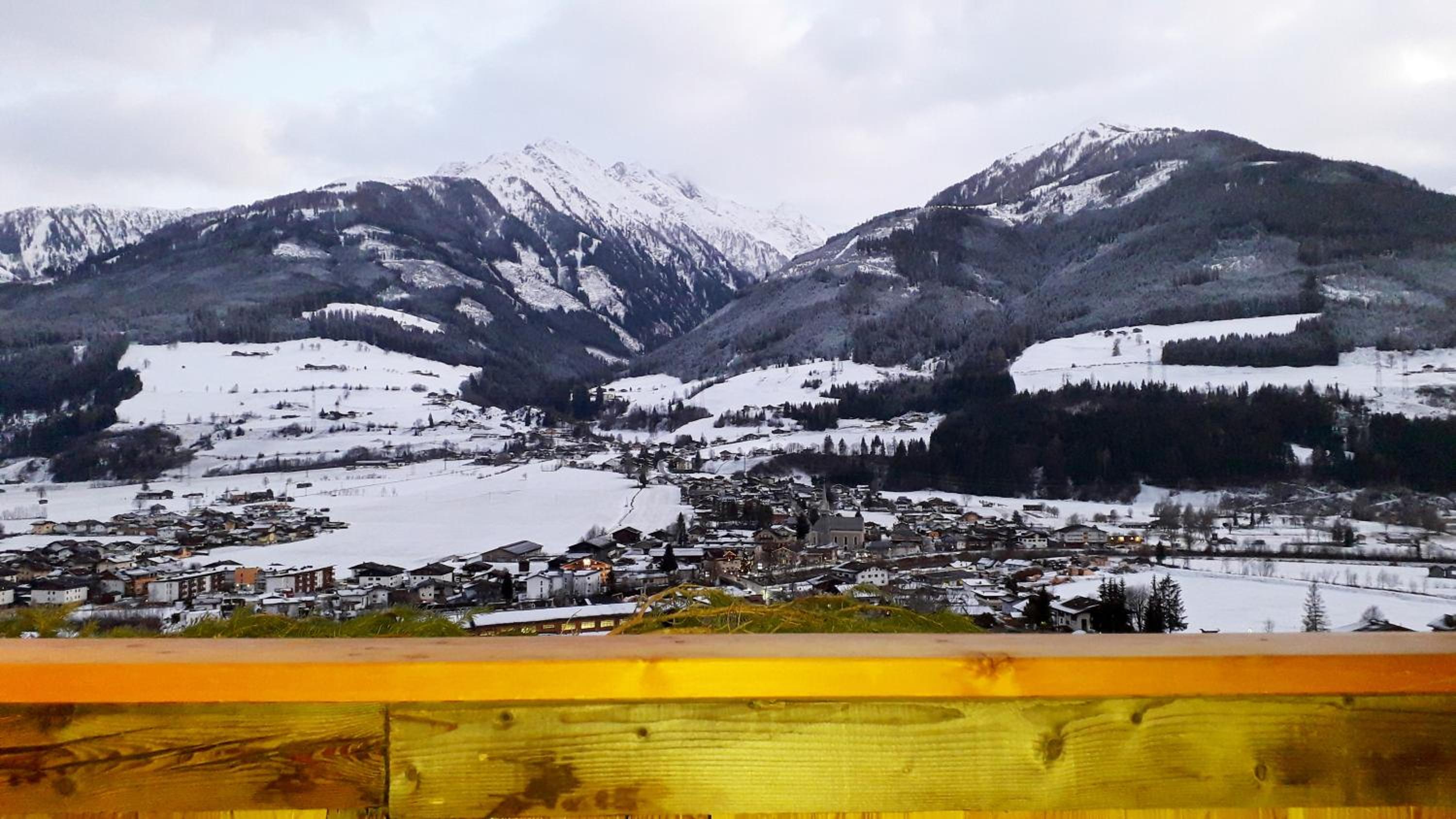 Panorama Ferienhaus Ematberg mit Bergblick und Sauna