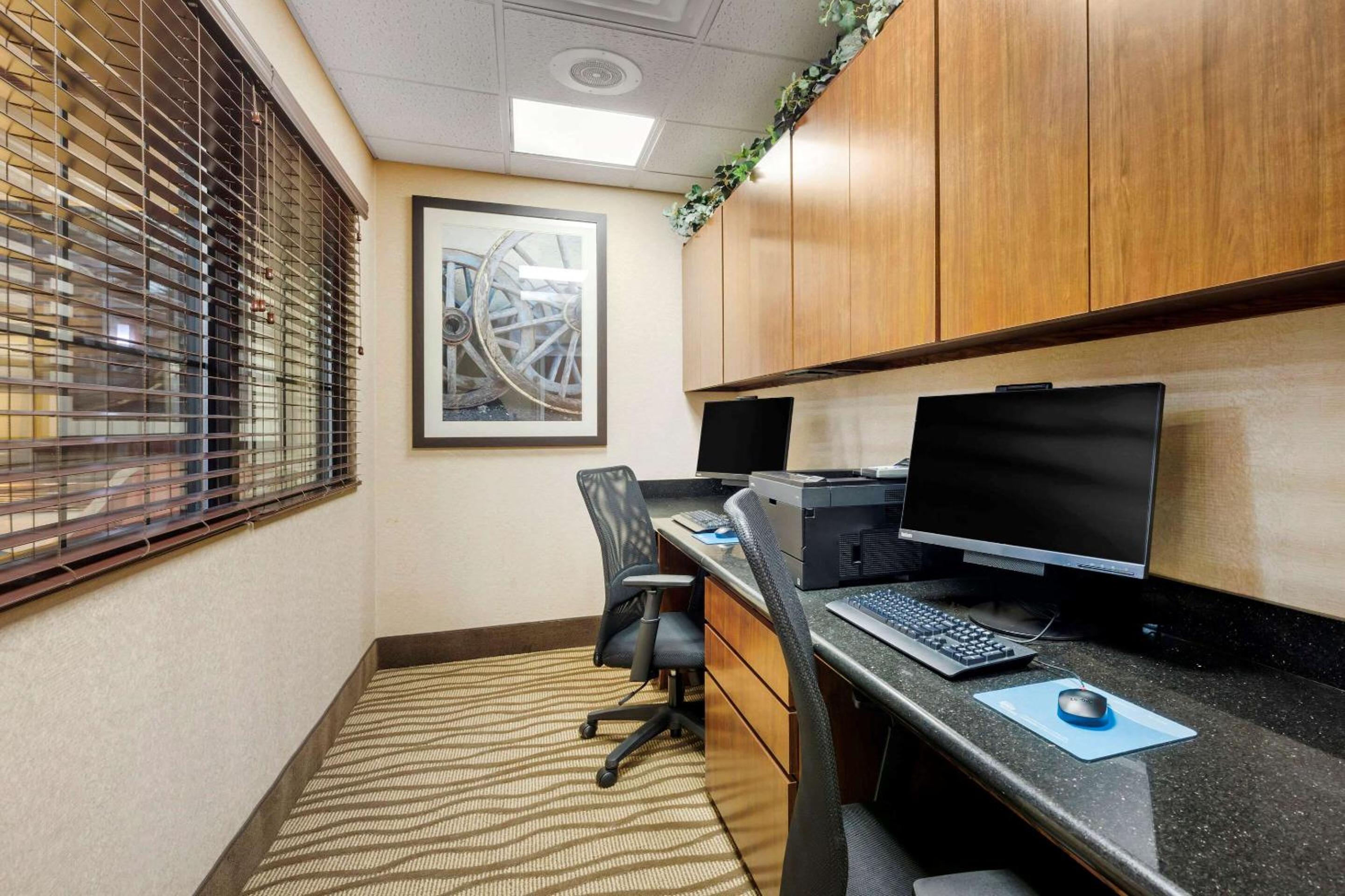 Marshall Vacations - Comfort Suites Marshall - Property Image 23