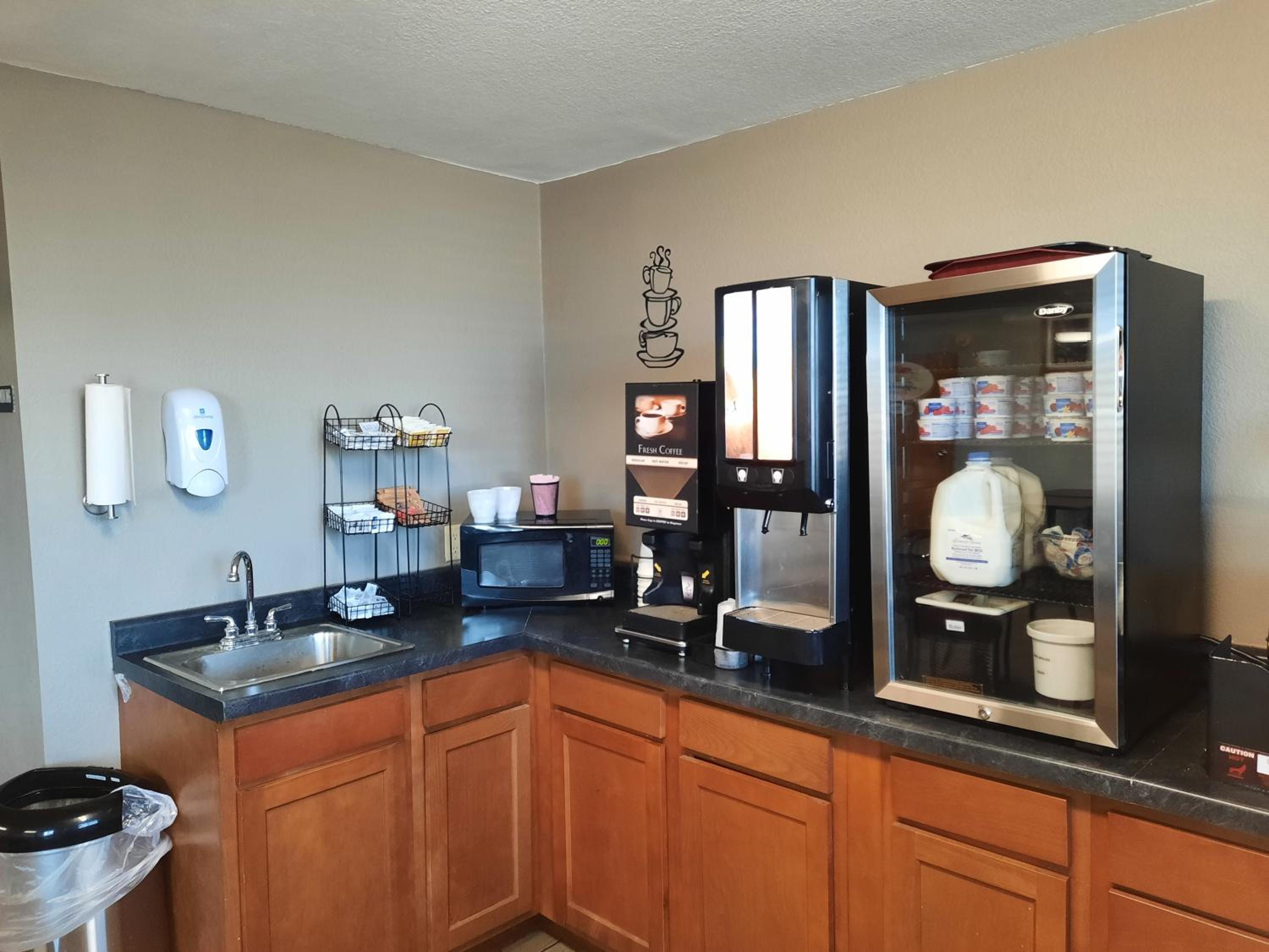 Watertown Vacations - Super 8 by Wyndham Watertown - Property Image 11