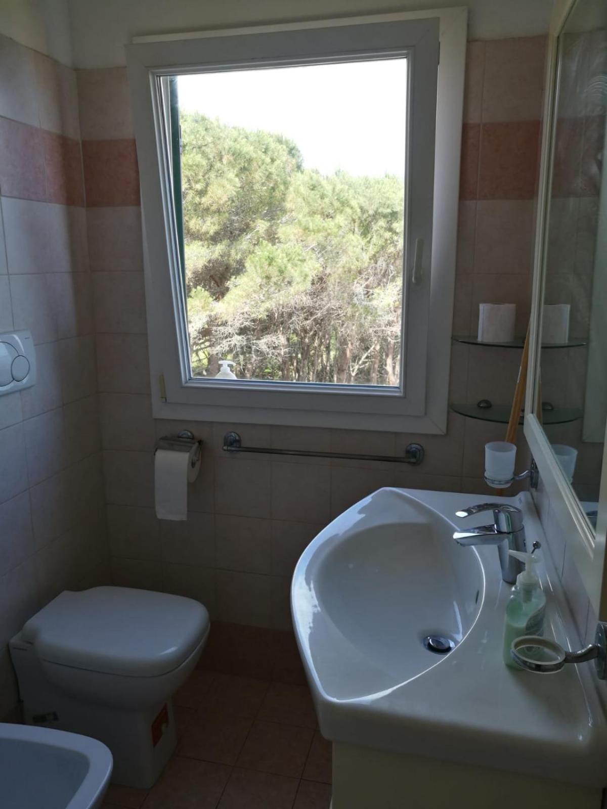 La Sorgente en Portoferraio — bathroom