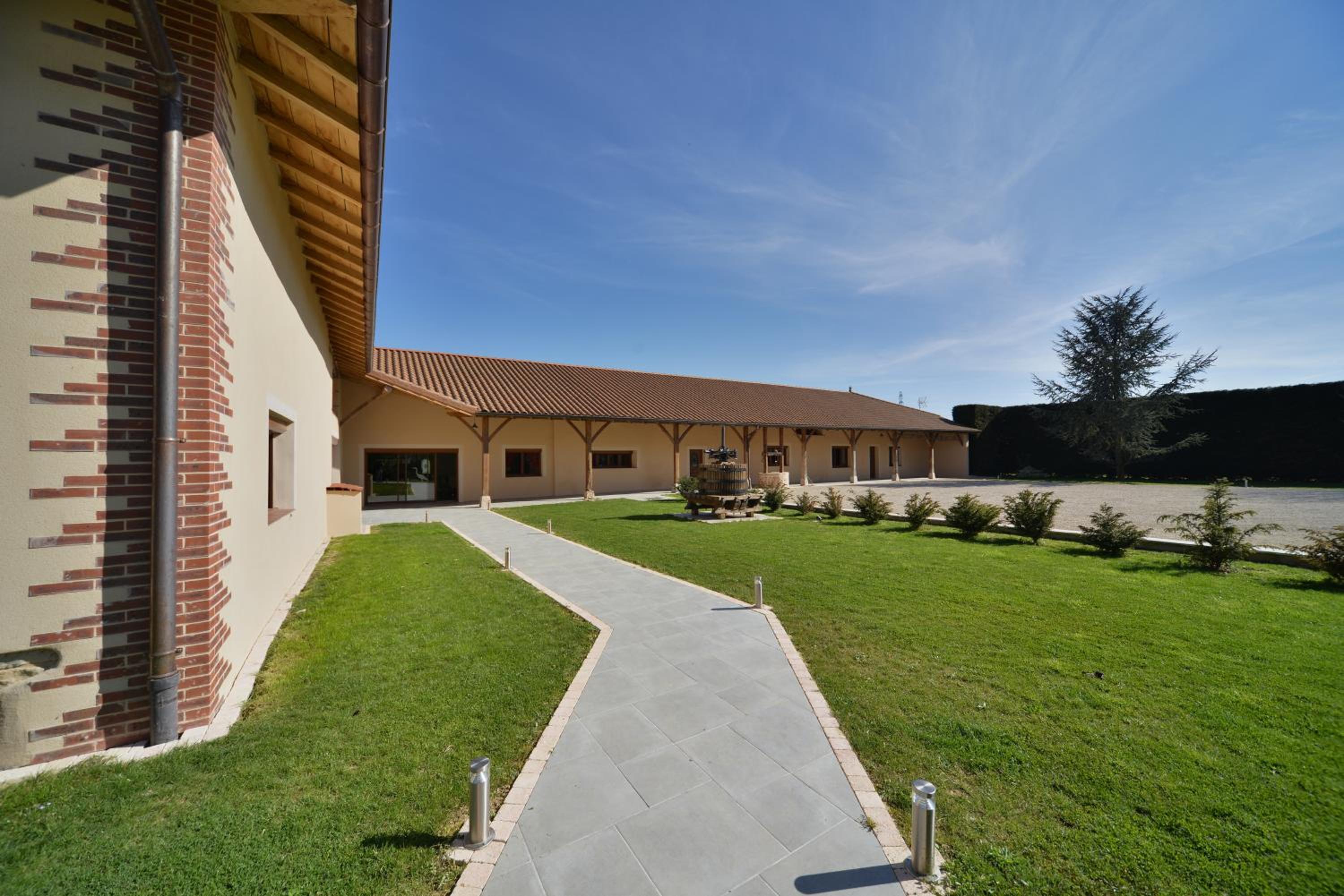 Domaine de la Garde view 3
