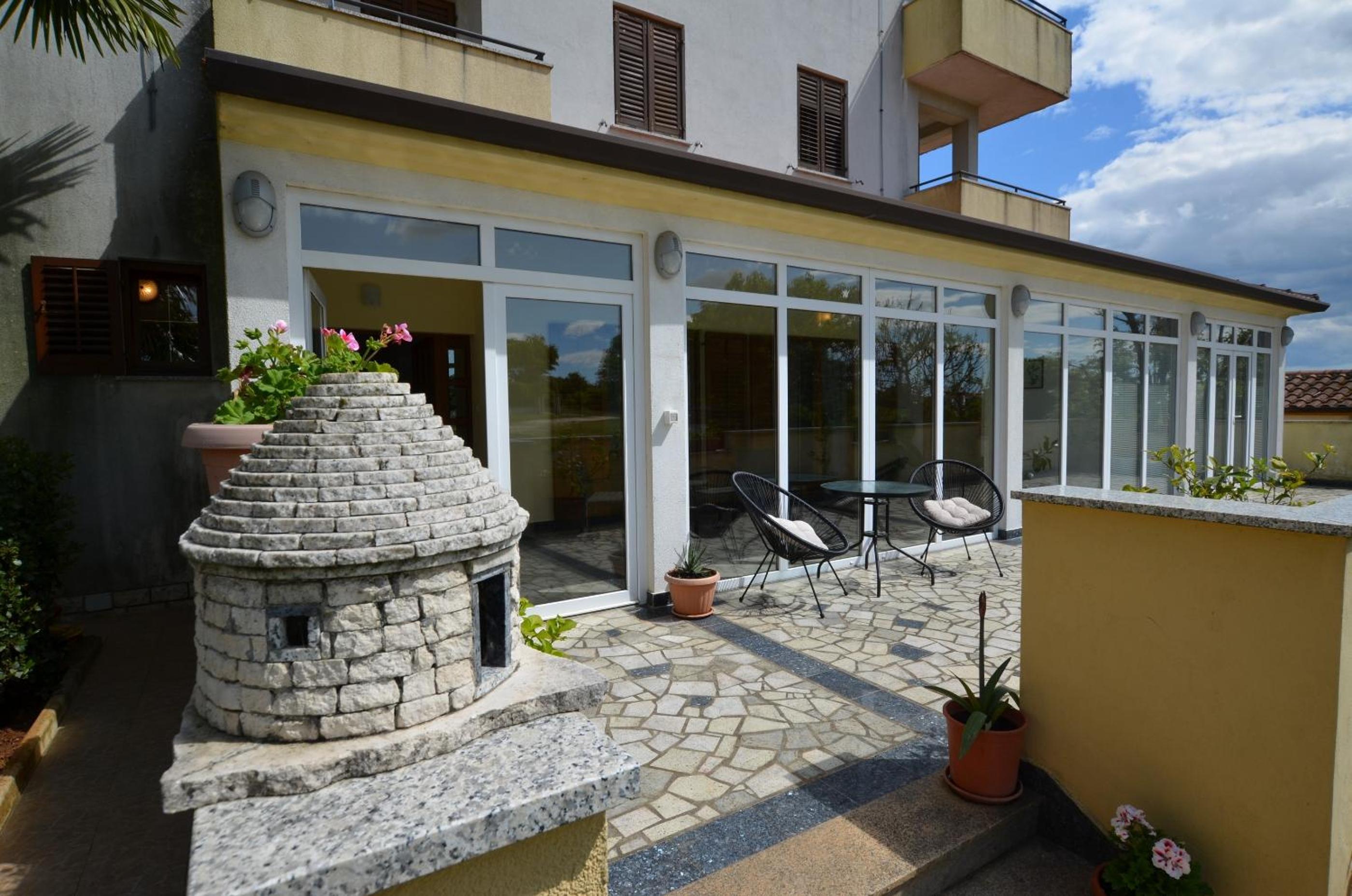 Zminj Apartments